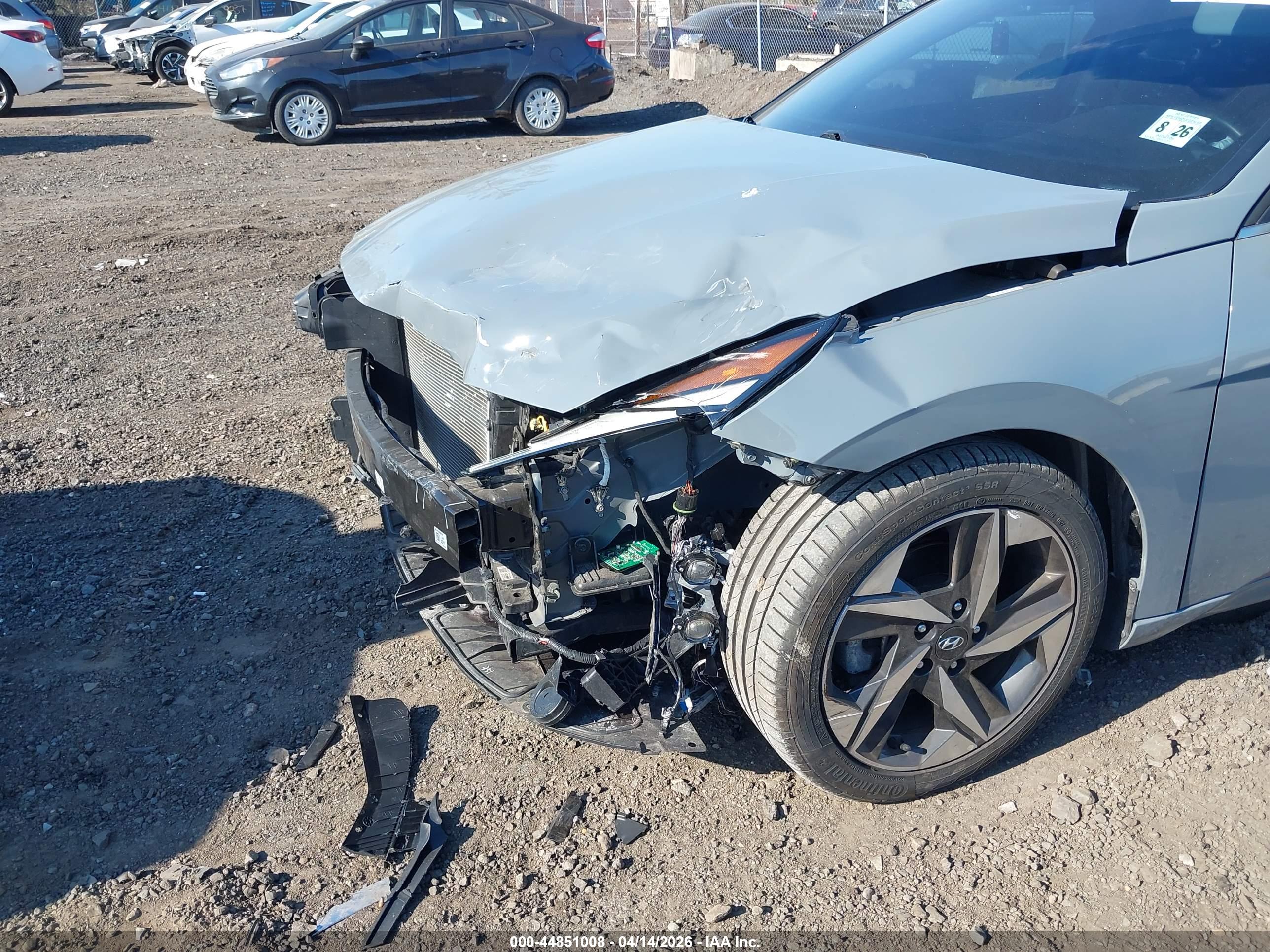 HYUNDAI ELANTRA image 6