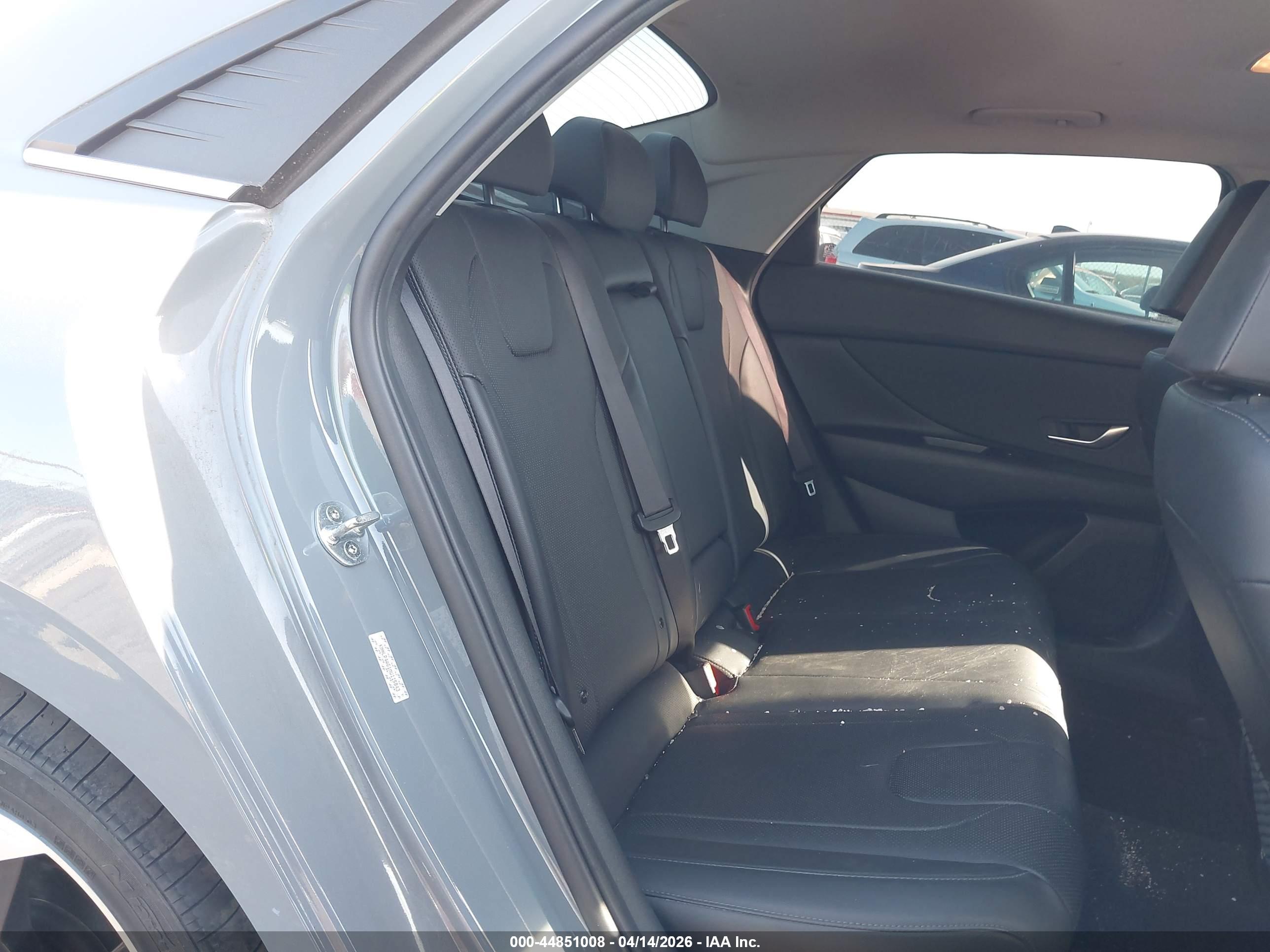 HYUNDAI ELANTRA image 8