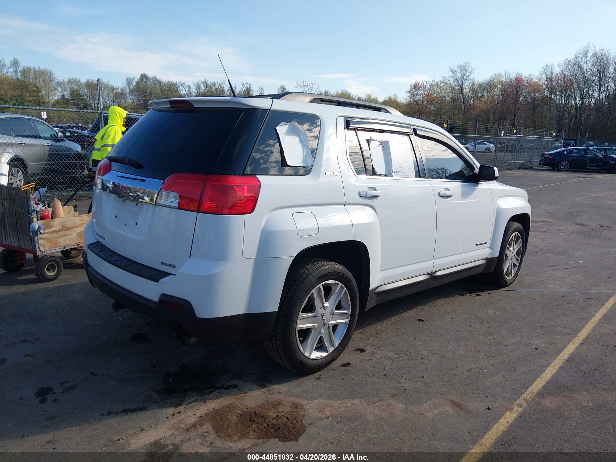 GMC TERRAIN image 4