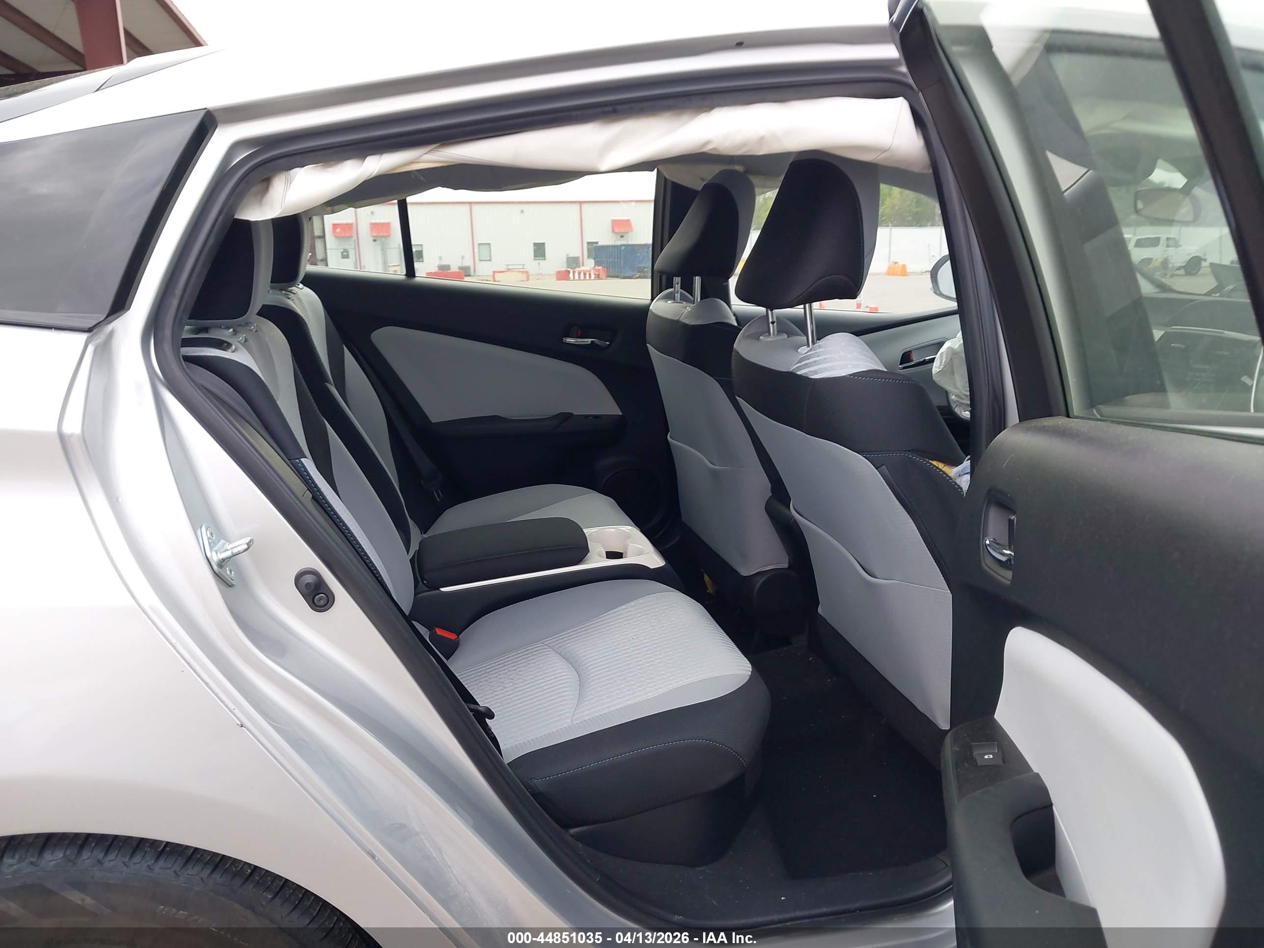 TOYOTA PRIUS image 8