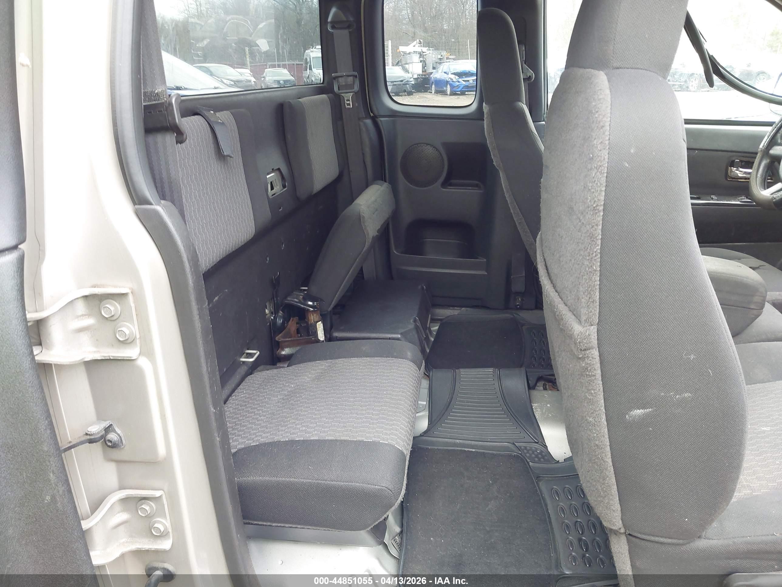 CHEVROLET COLORADO image 8