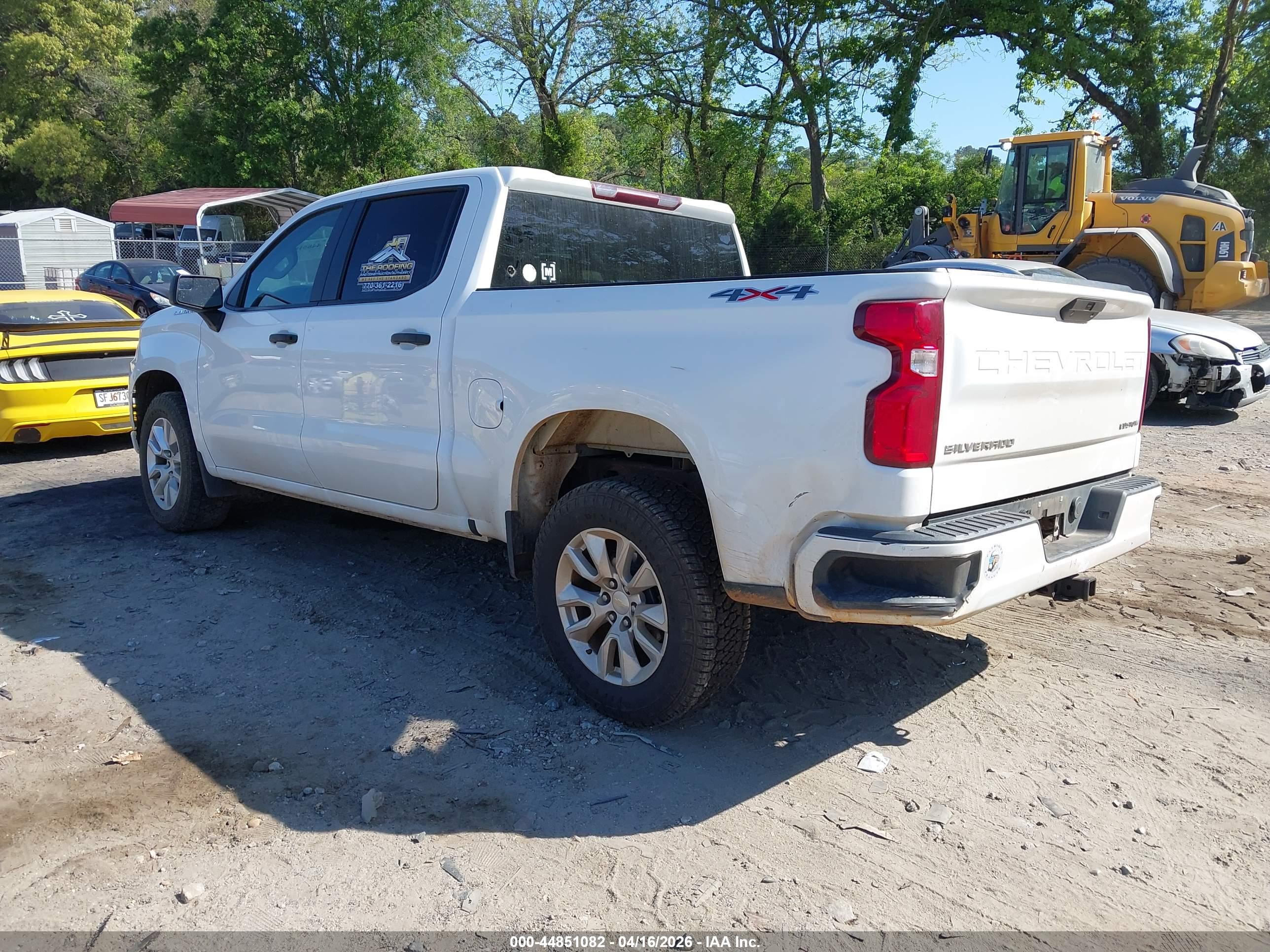CHEVROLET SILVERADO image 3