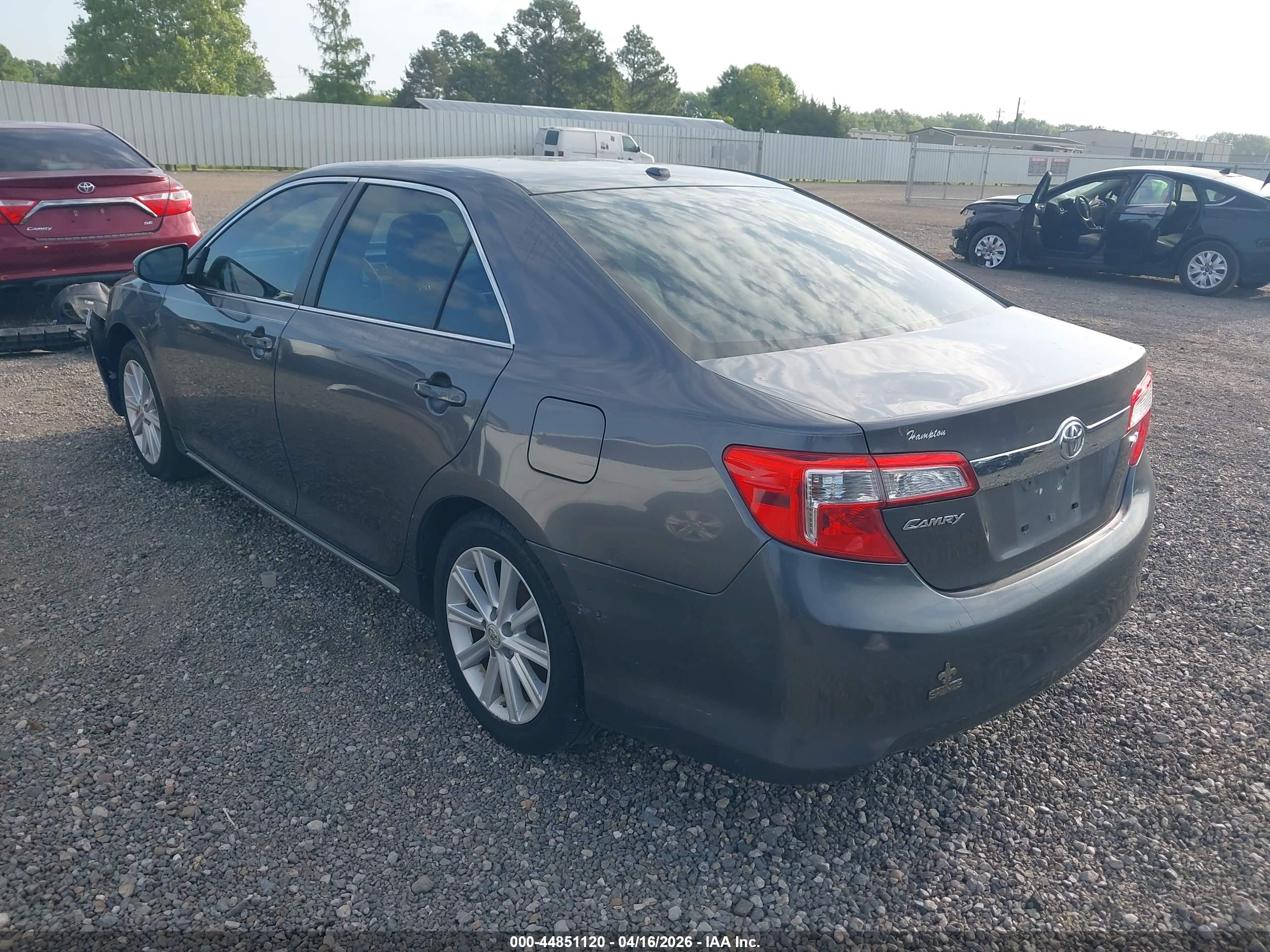 TOYOTA CAMRY image 3