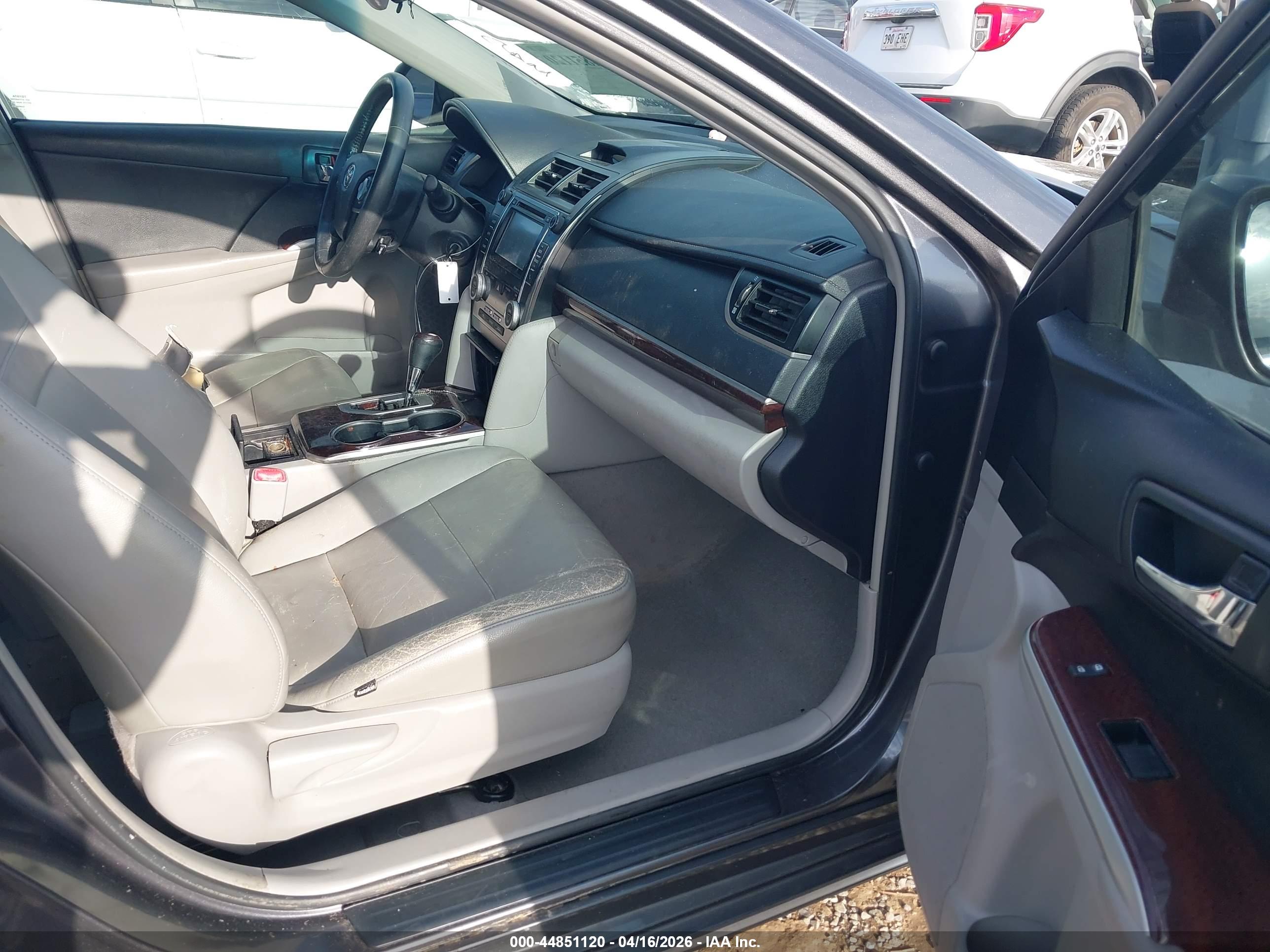 TOYOTA CAMRY image 5