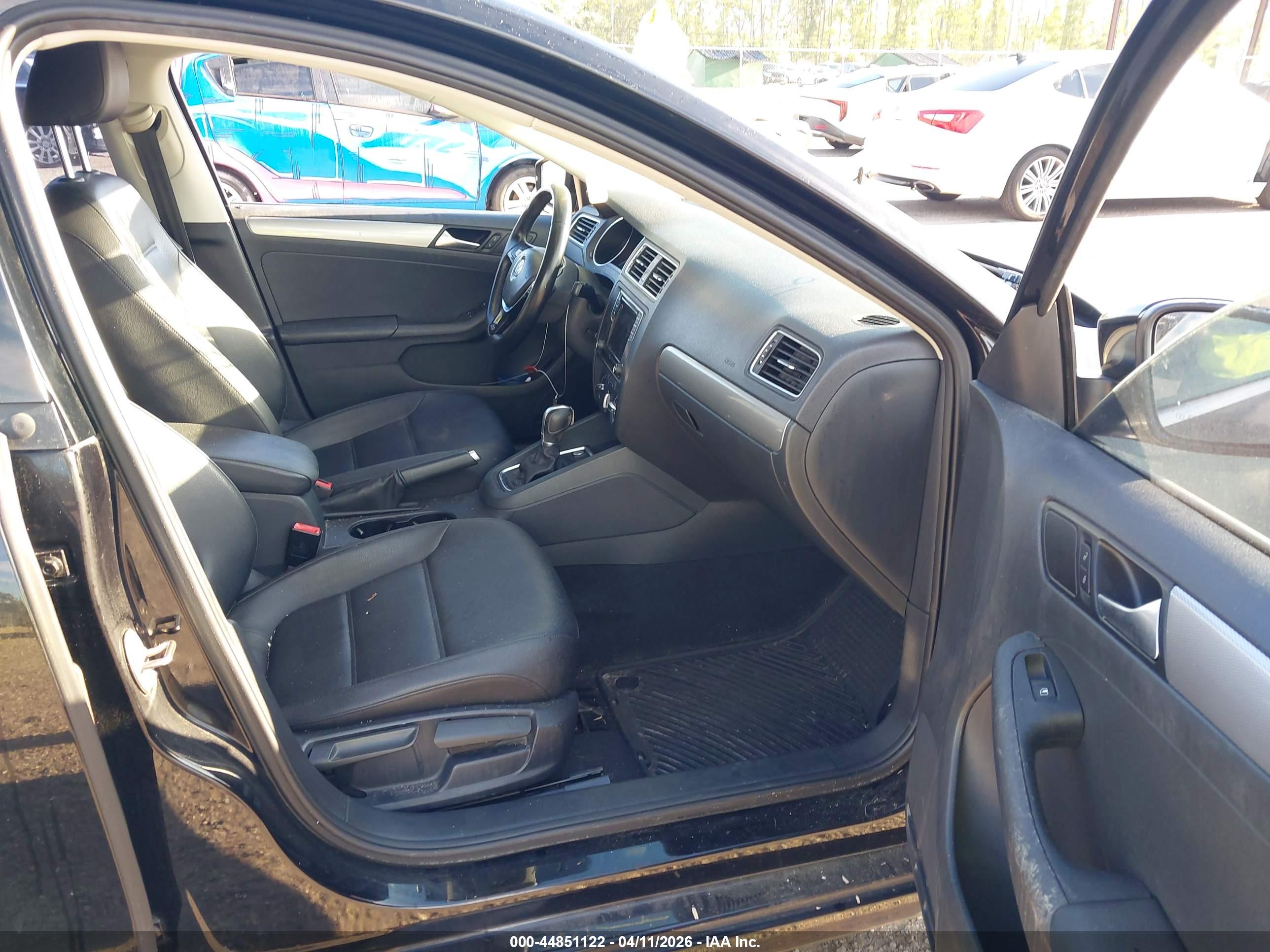 VOLKSWAGEN JETTA image 5
