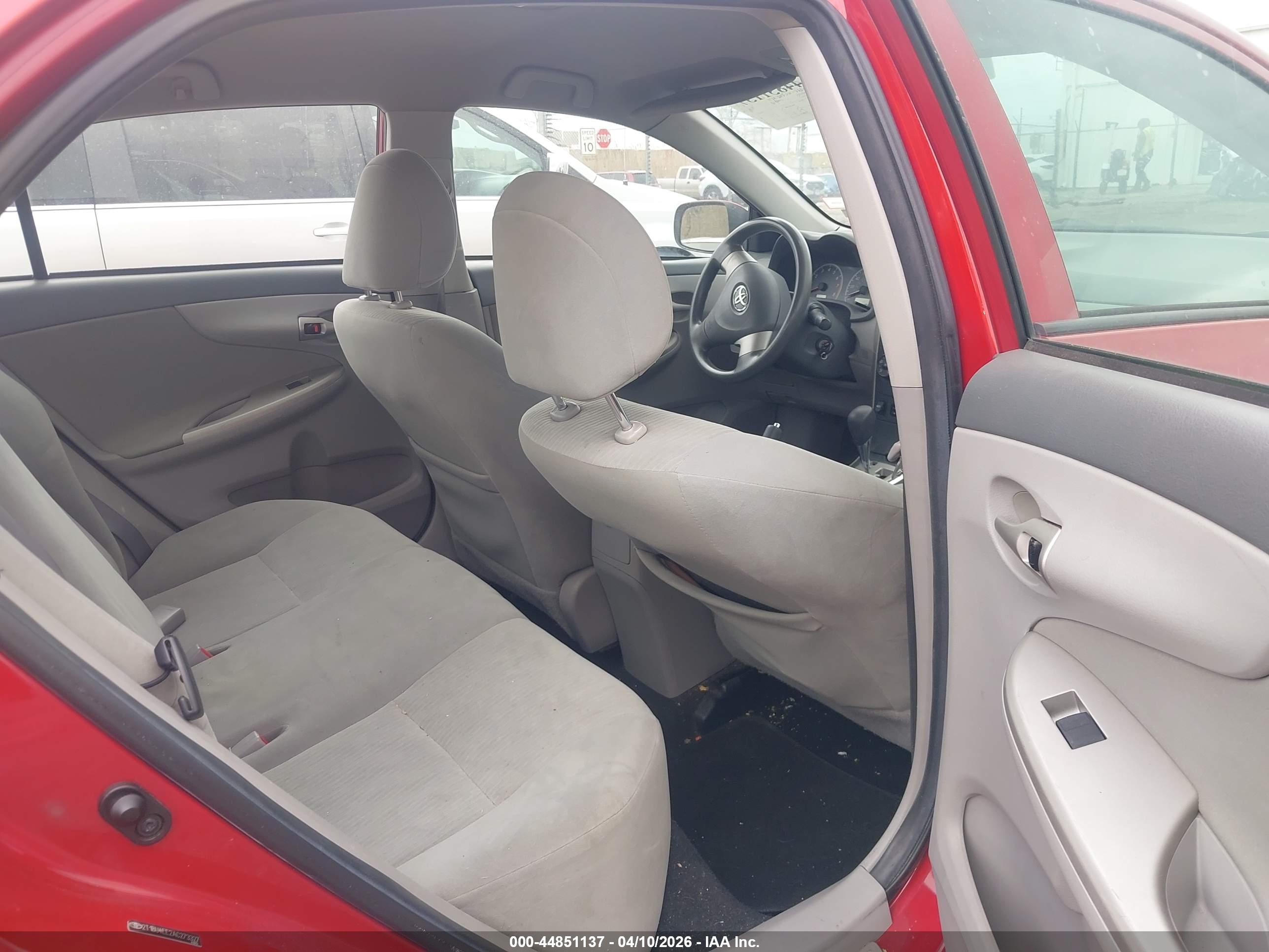 TOYOTA COROLLA image 8