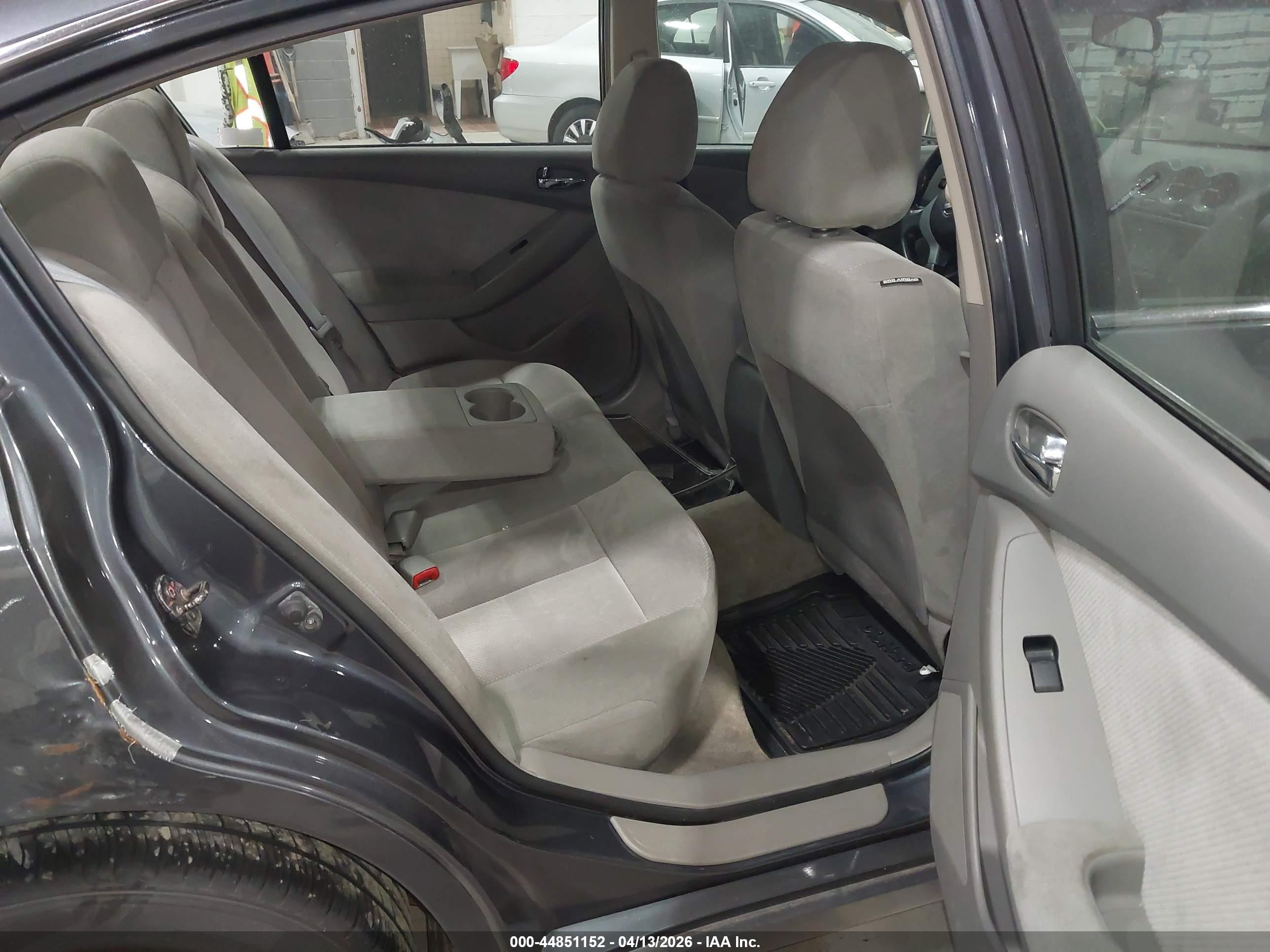 NISSAN ALTIMA image 8
