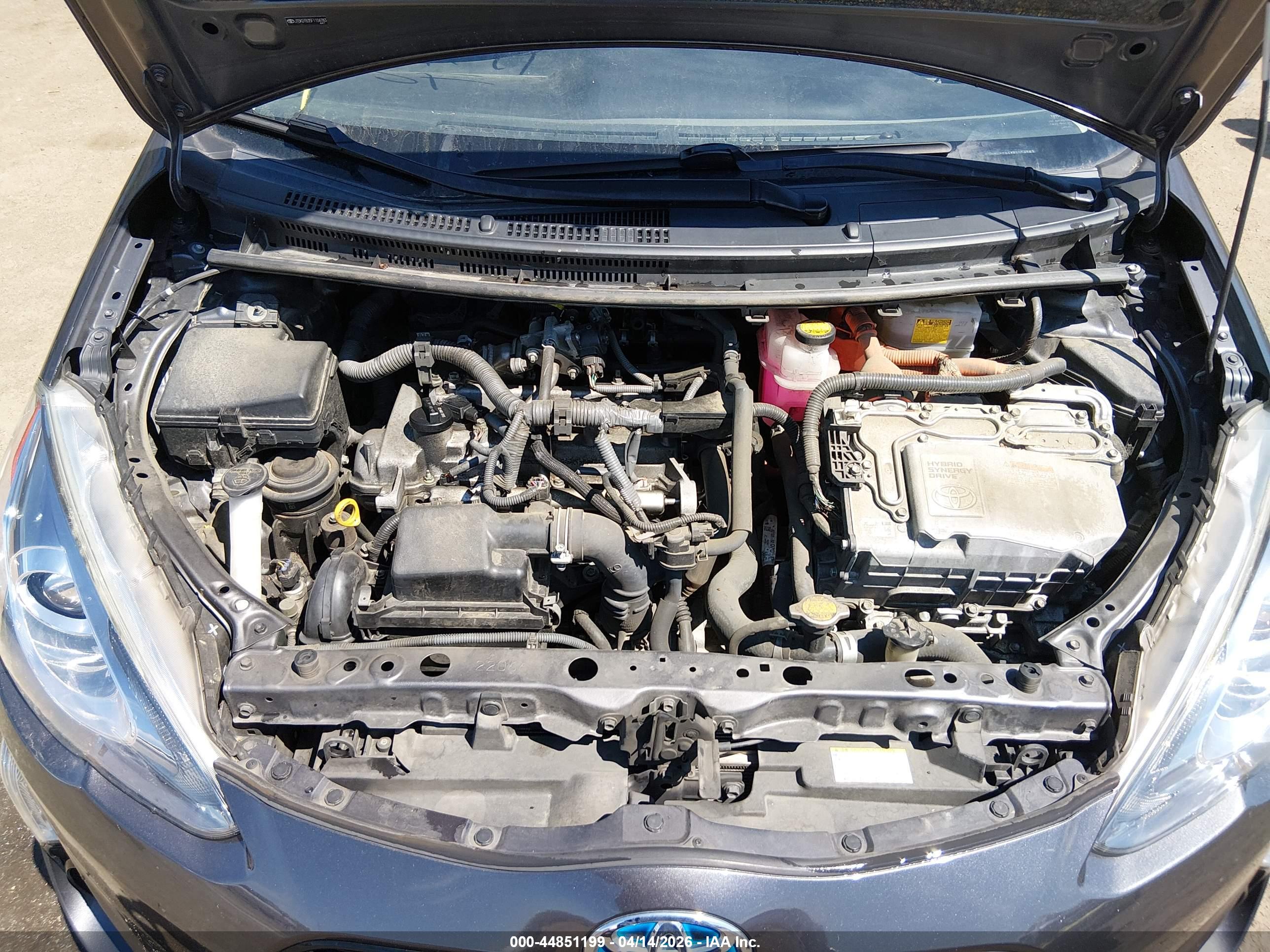 TOYOTA PRIUS image 10