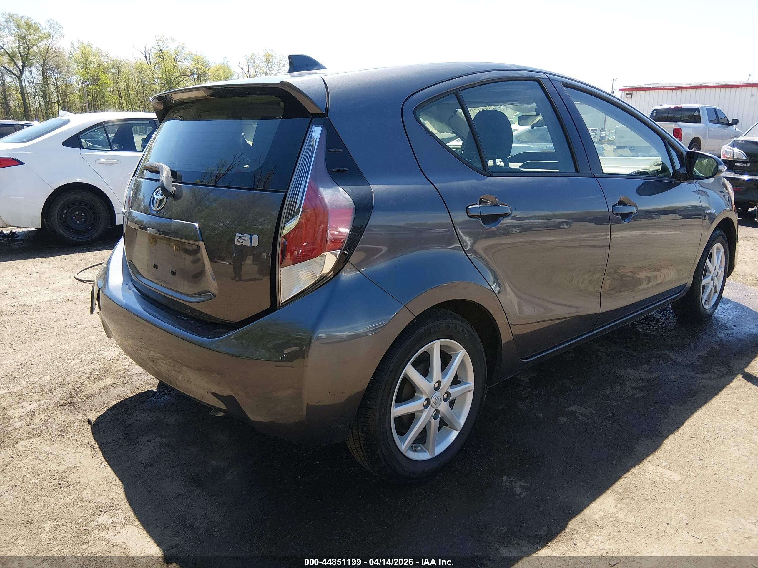 TOYOTA PRIUS image 4