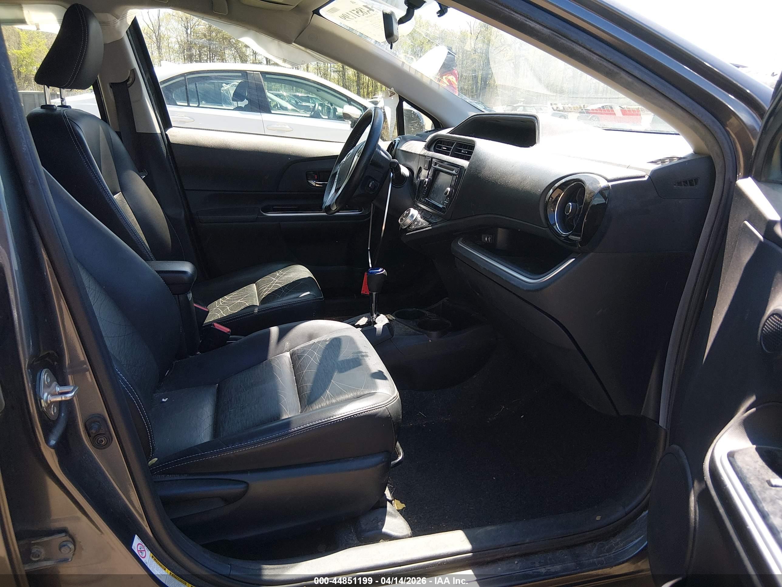 TOYOTA PRIUS image 5