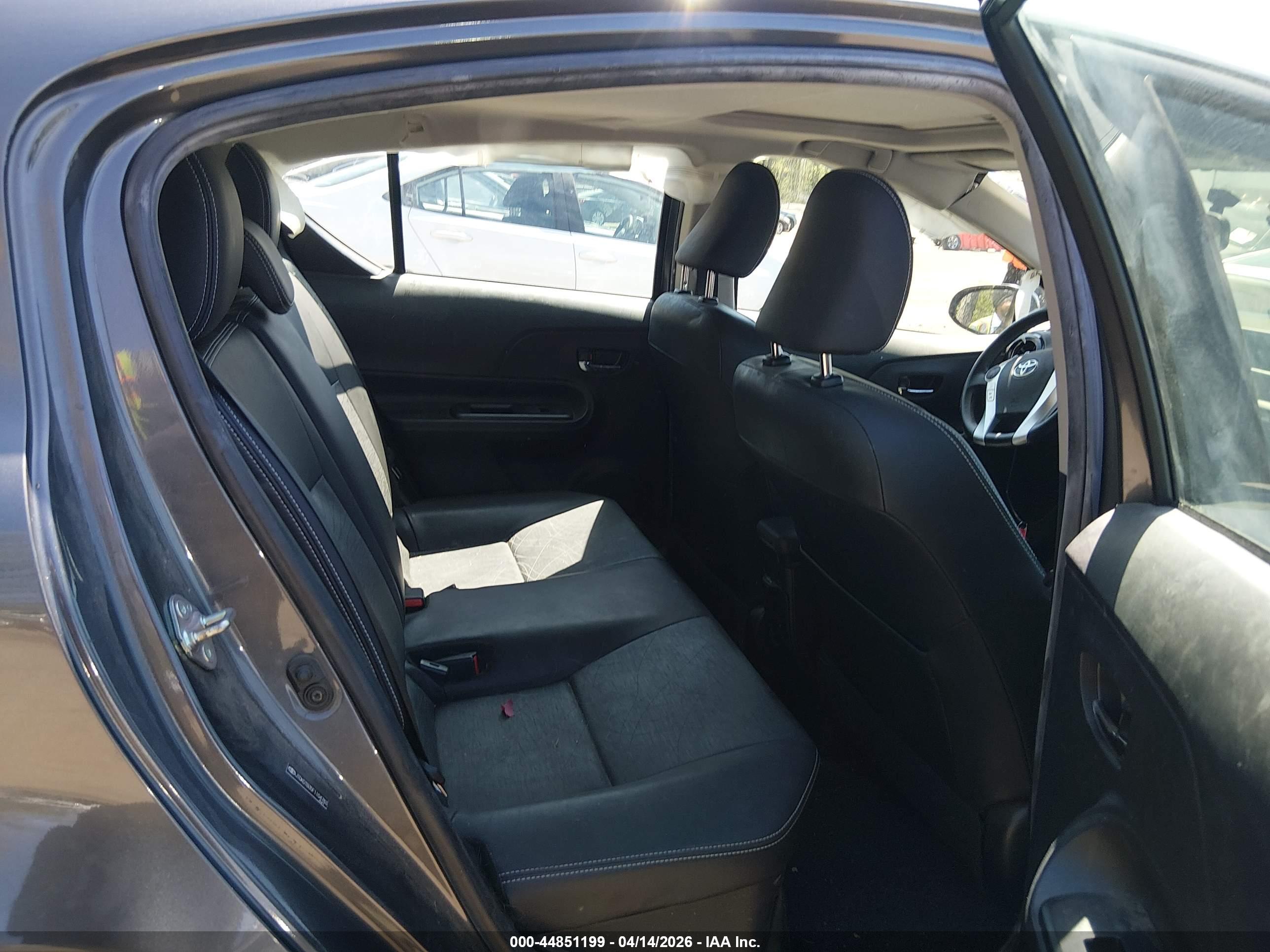 TOYOTA PRIUS image 8