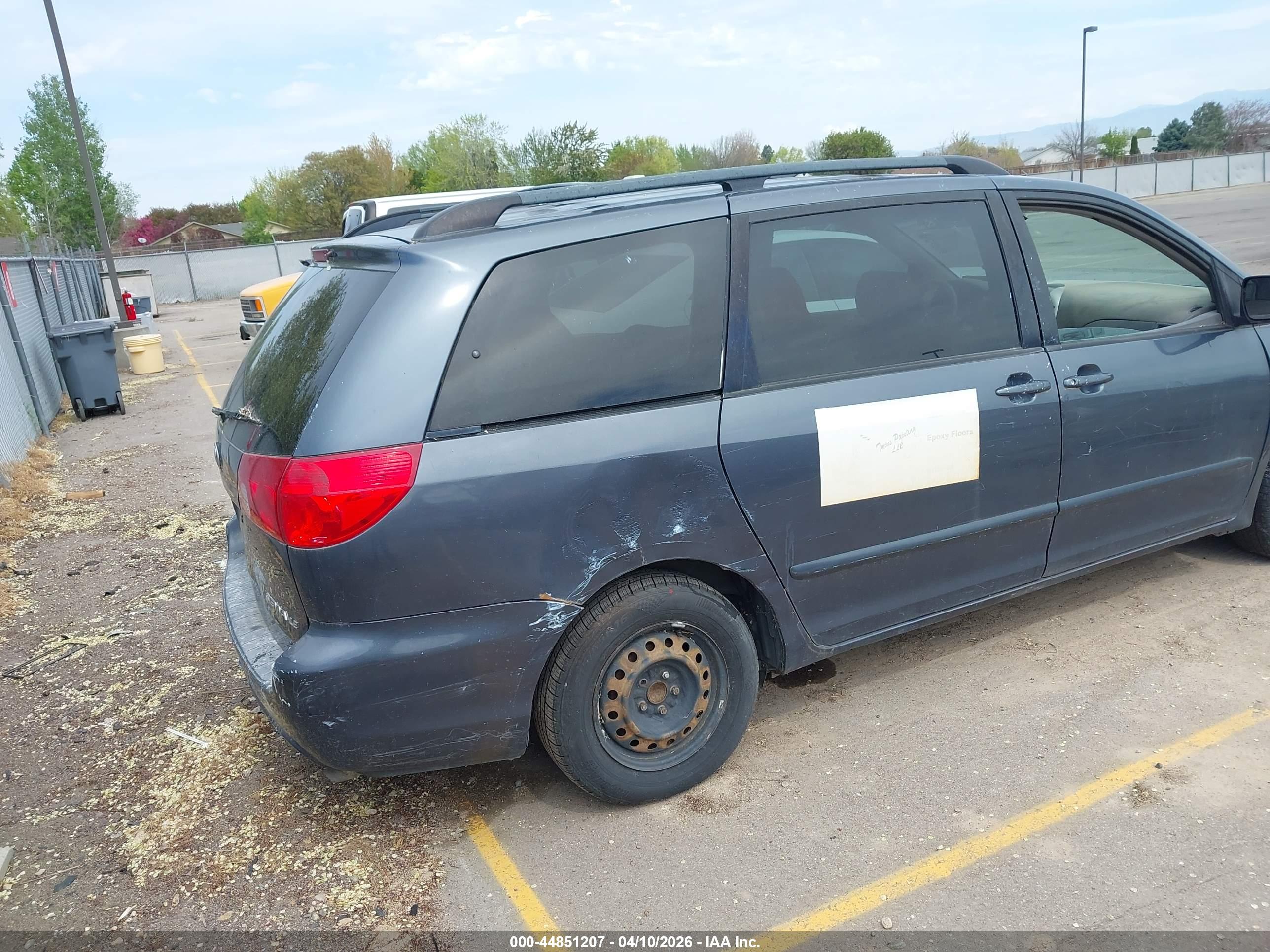 TOYOTA SIENNA image 4