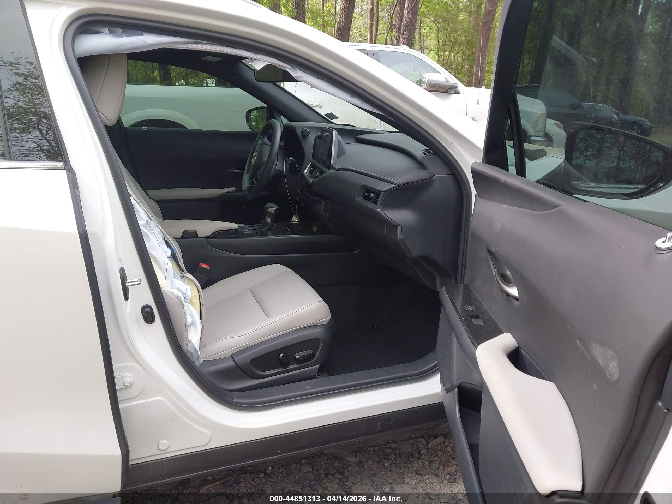 LEXUS UX image 5