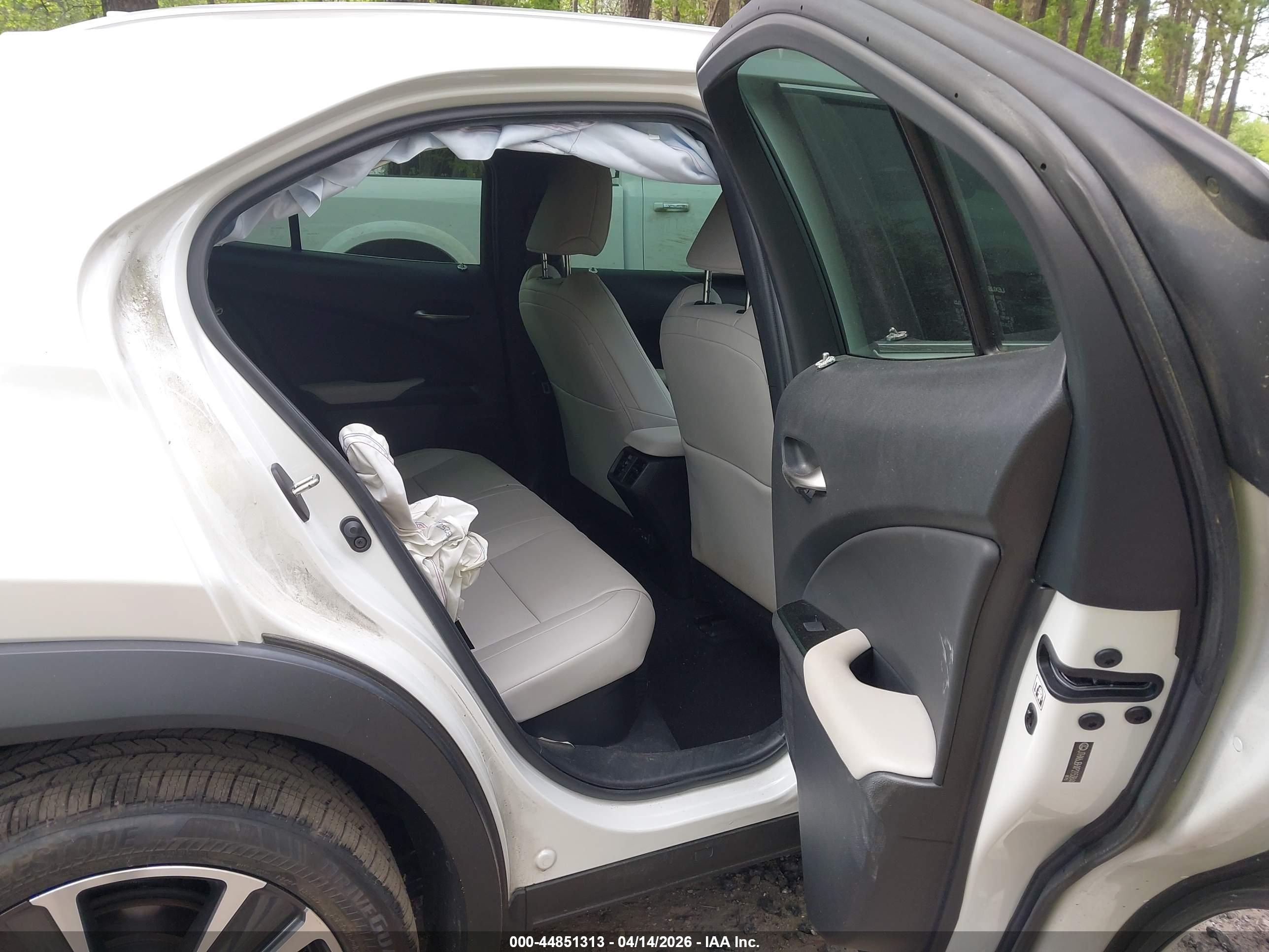 LEXUS UX image 8