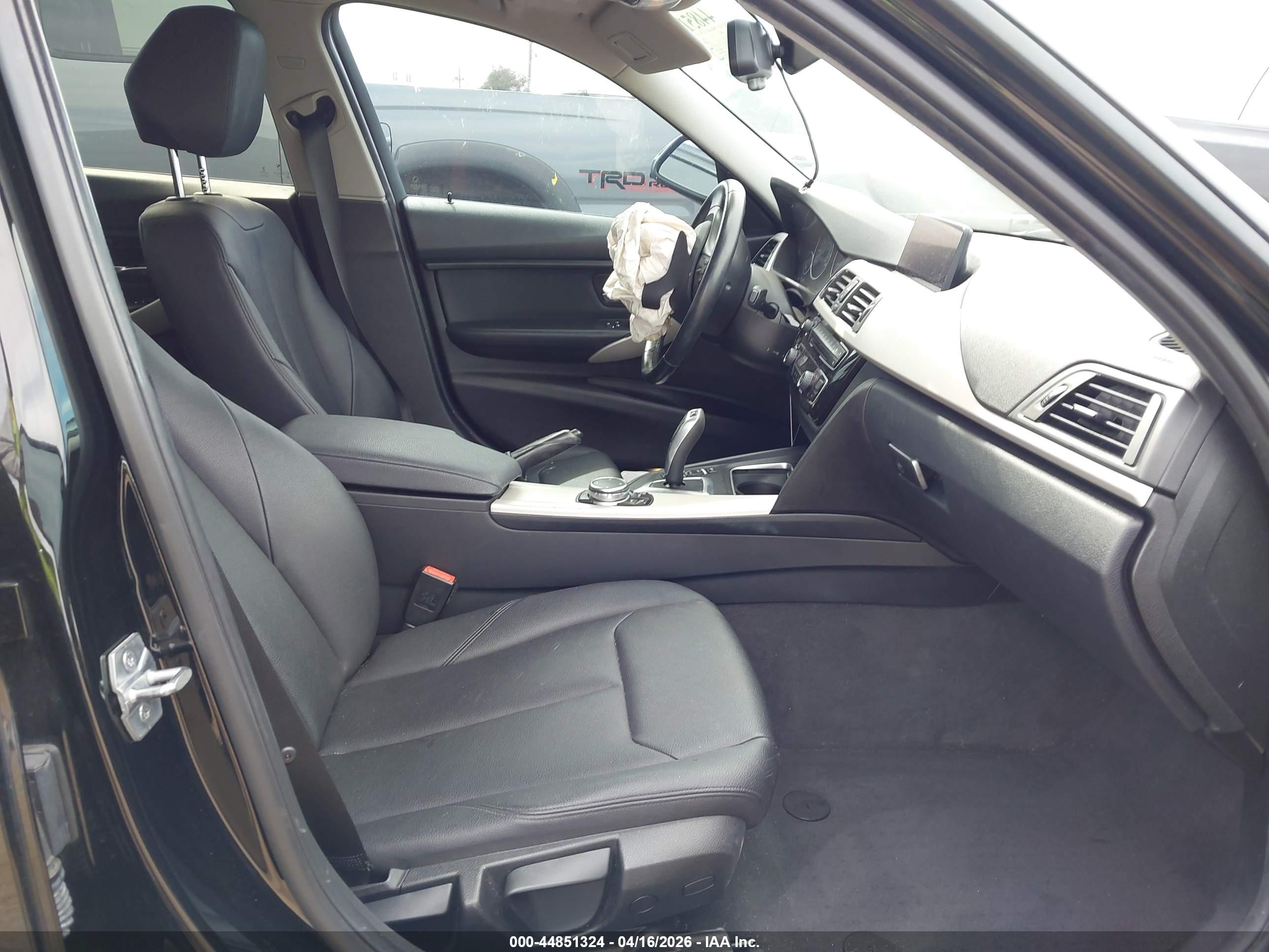 BMW 320I image 5