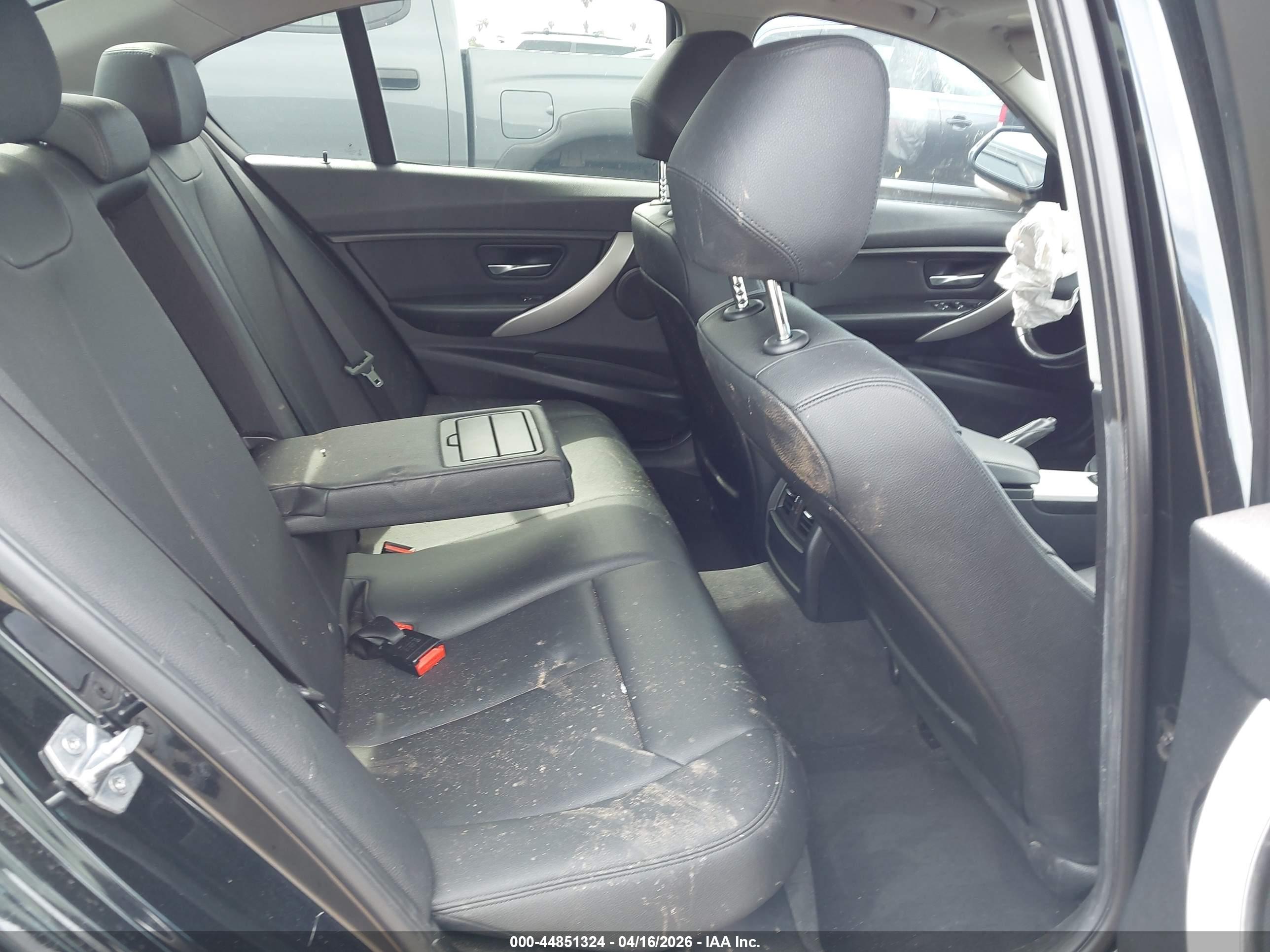BMW 320I image 8