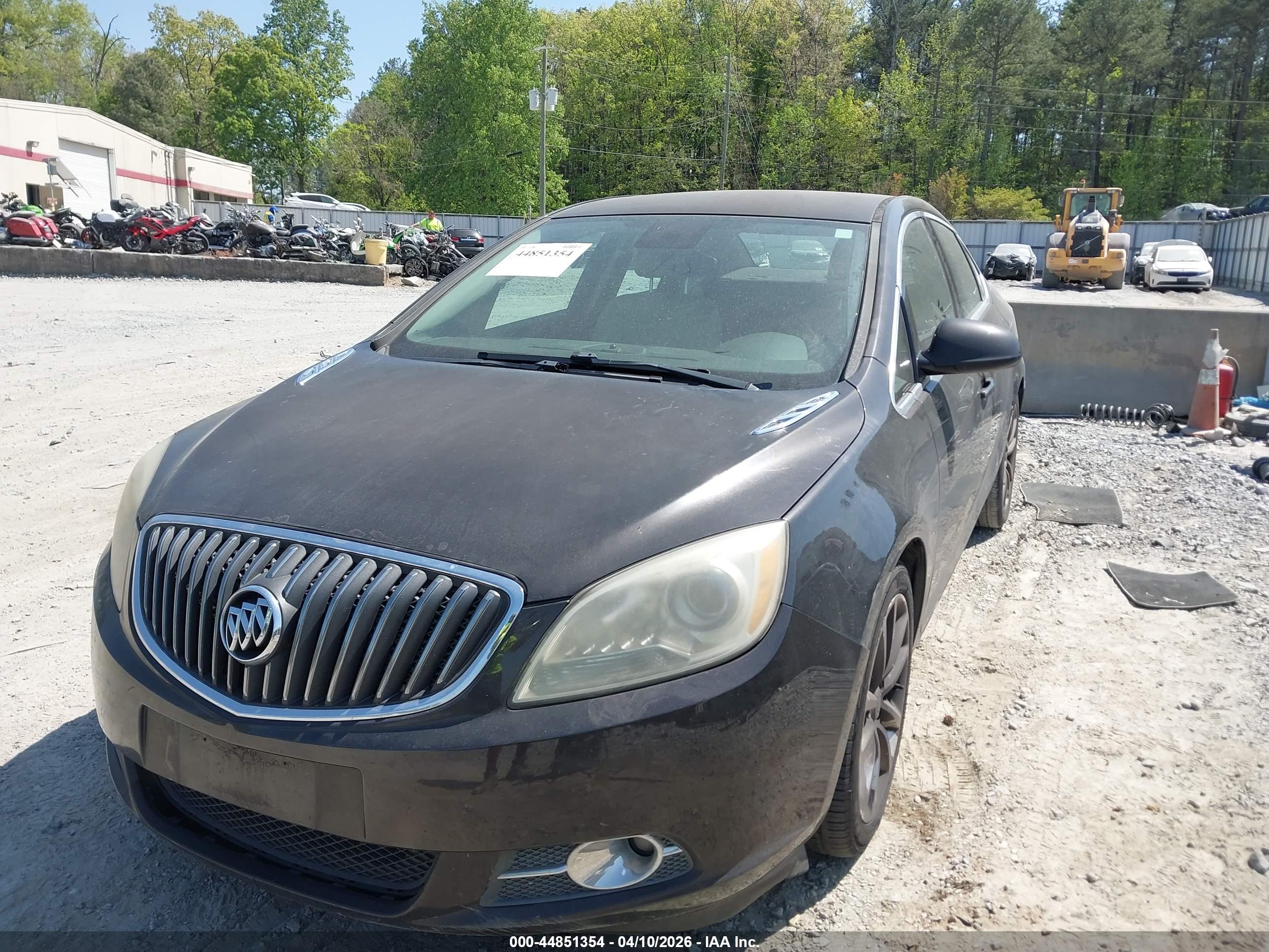 BUICK VERANO image 2