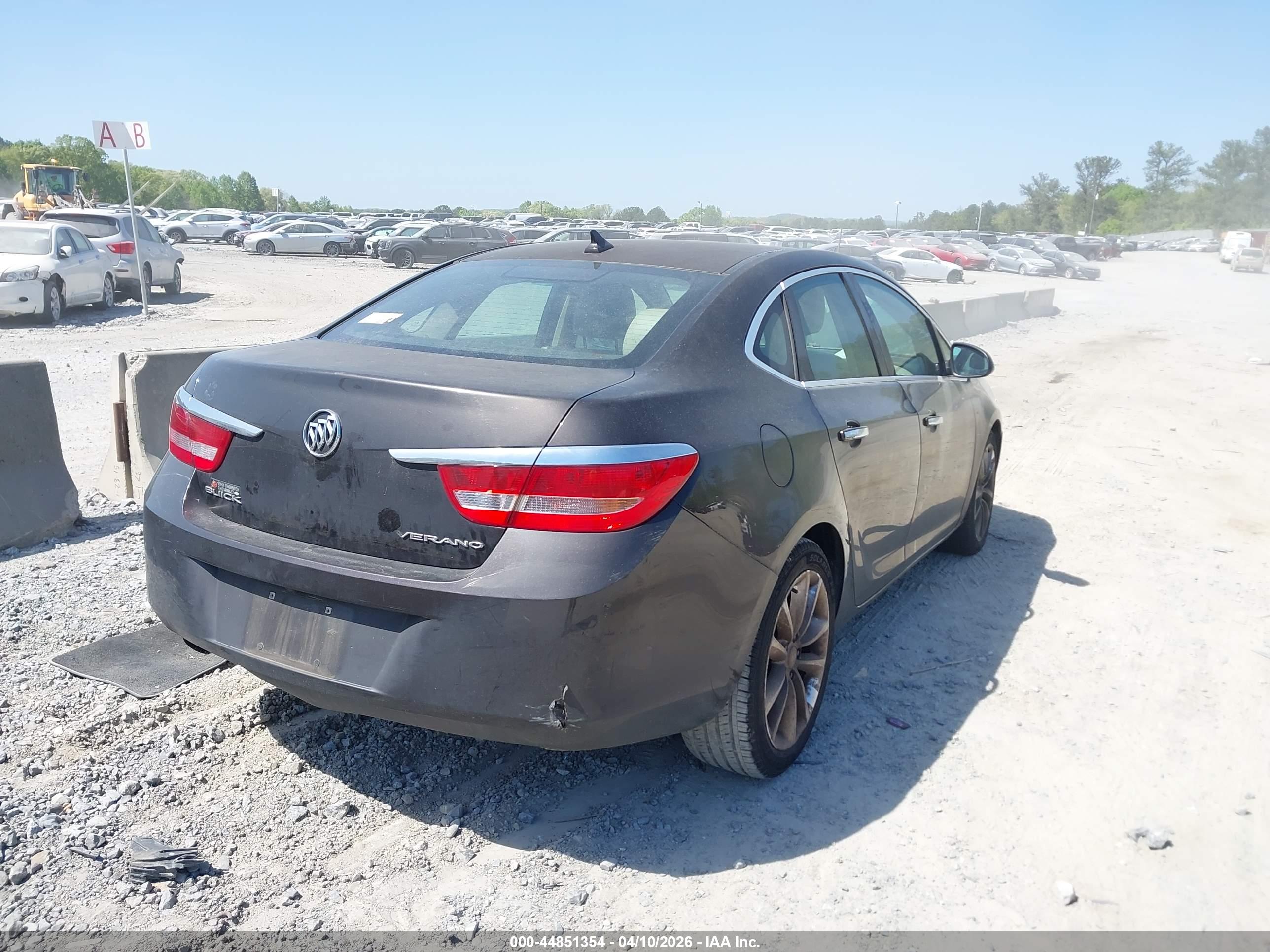 BUICK VERANO image 4