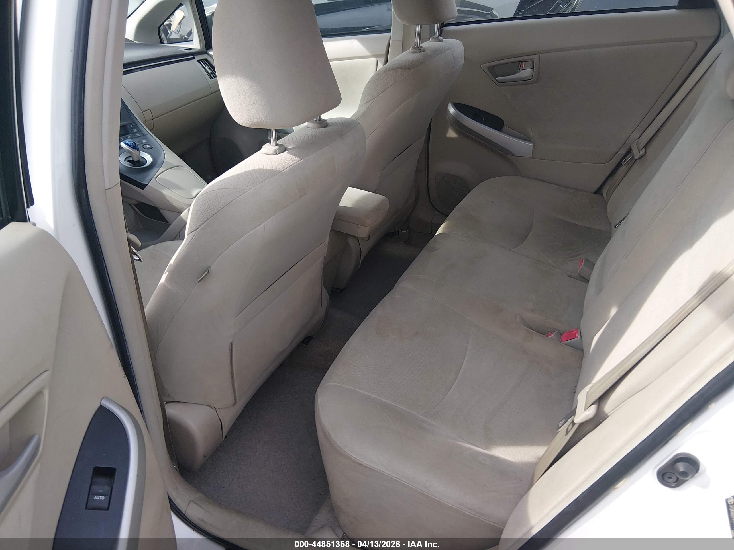 TOYOTA PRIUS image 8