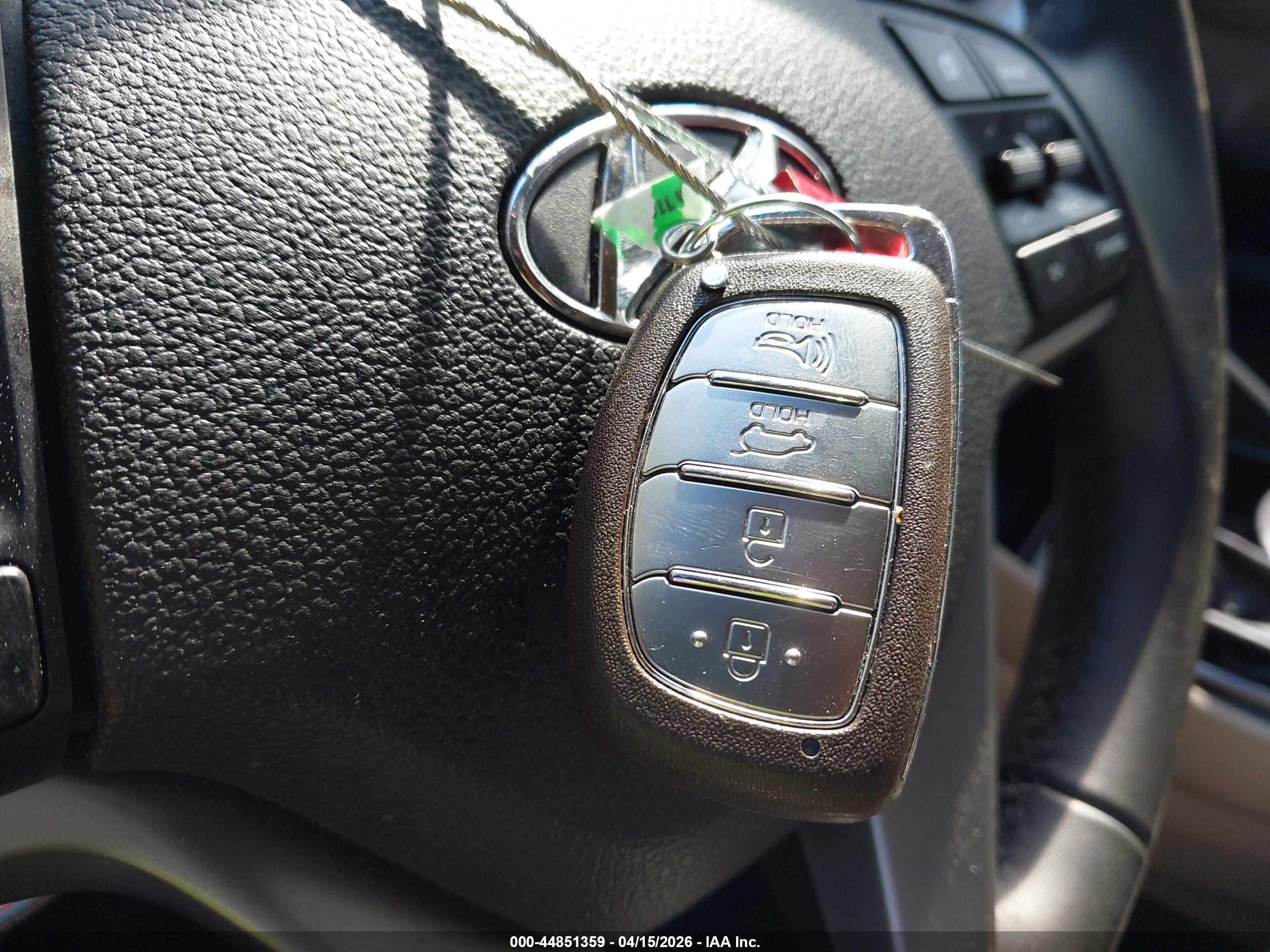 HYUNDAI TUCSON image 11