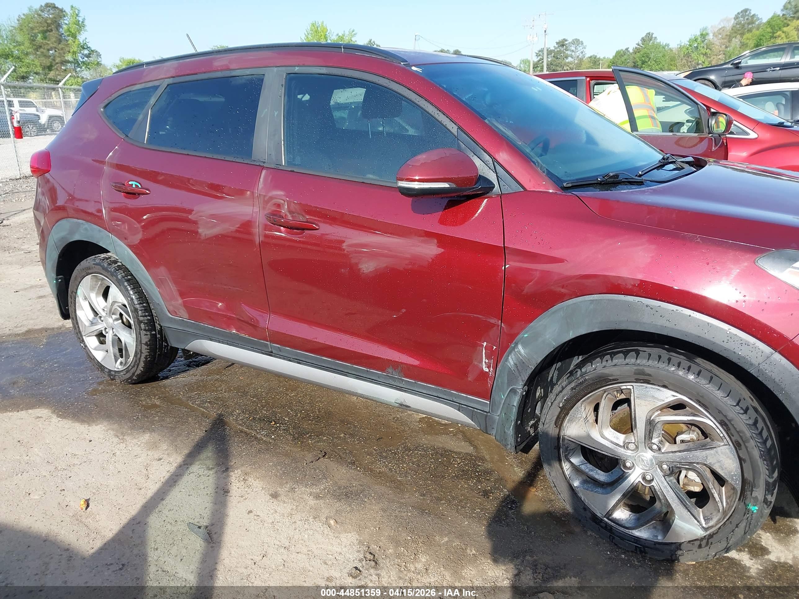 HYUNDAI TUCSON image 6