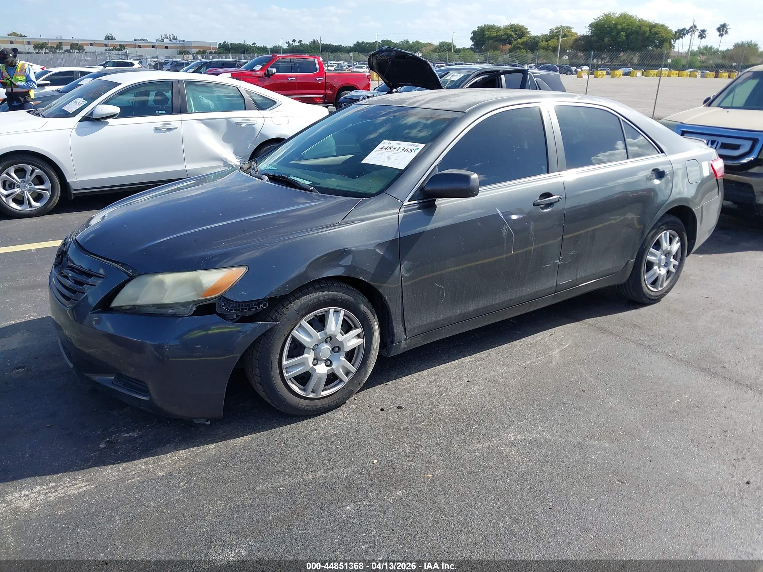 TOYOTA CAMRY image 2