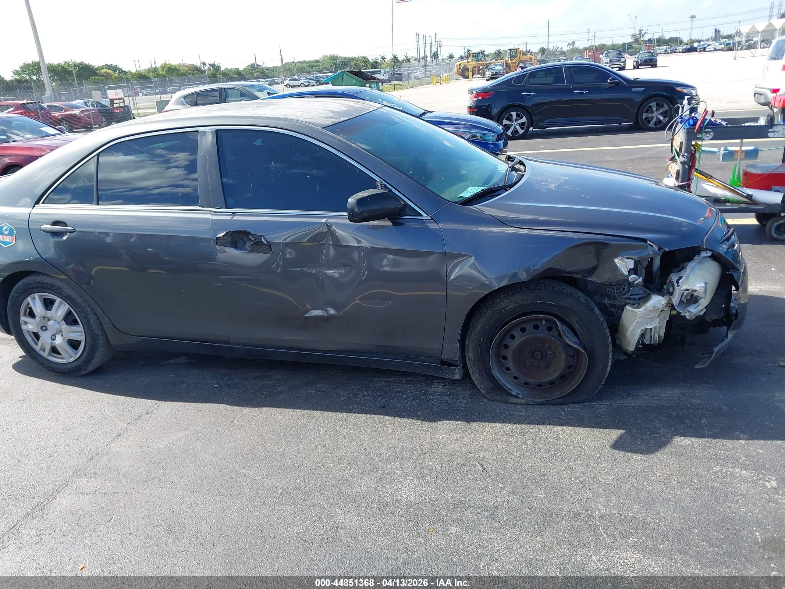 TOYOTA CAMRY image 6
