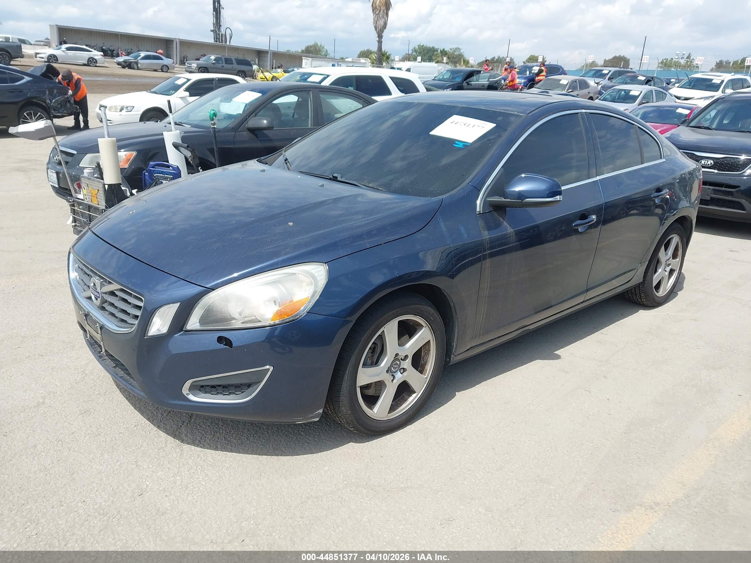 VOLVO S60 image 2