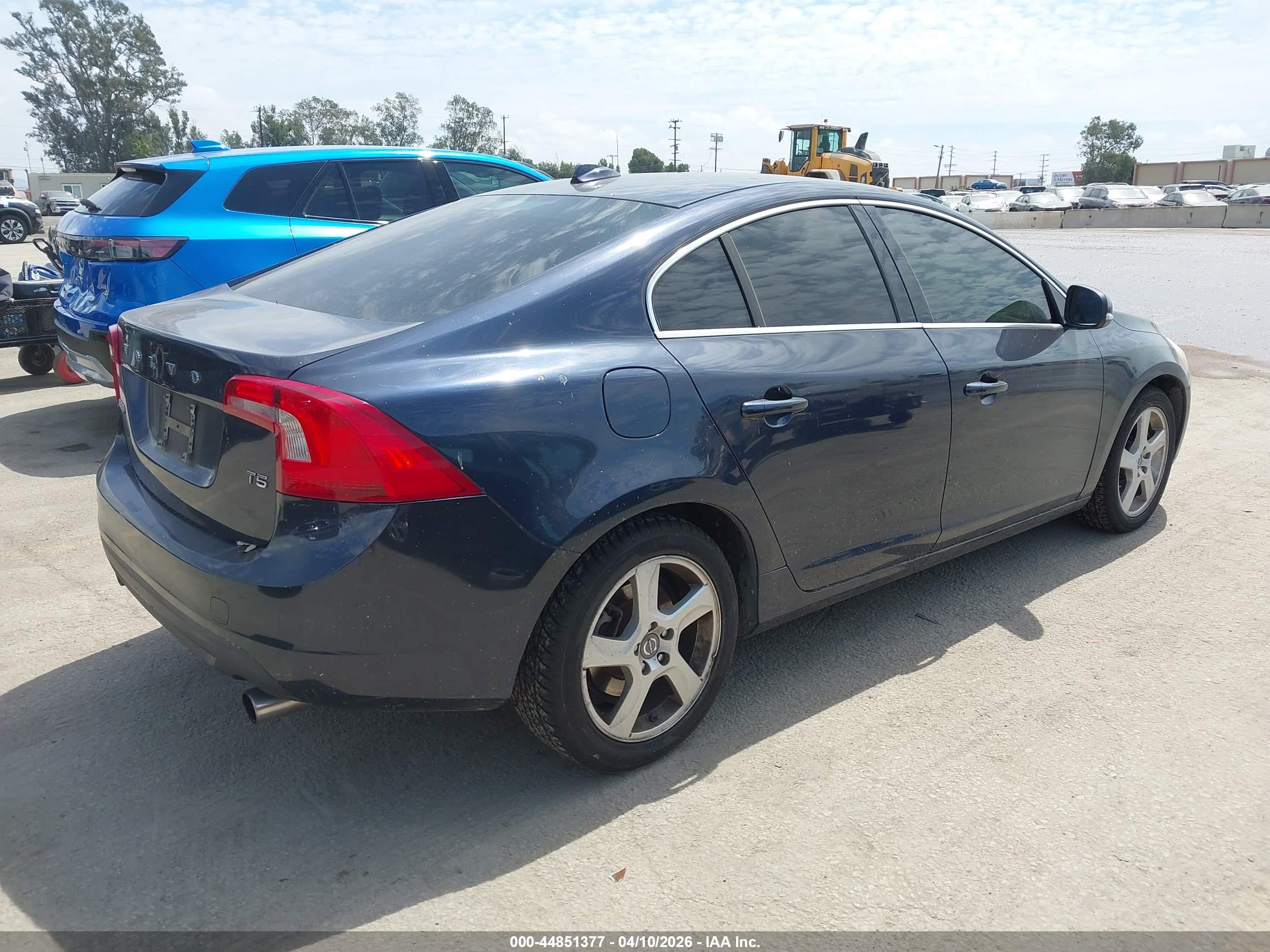 VOLVO S60 image 4