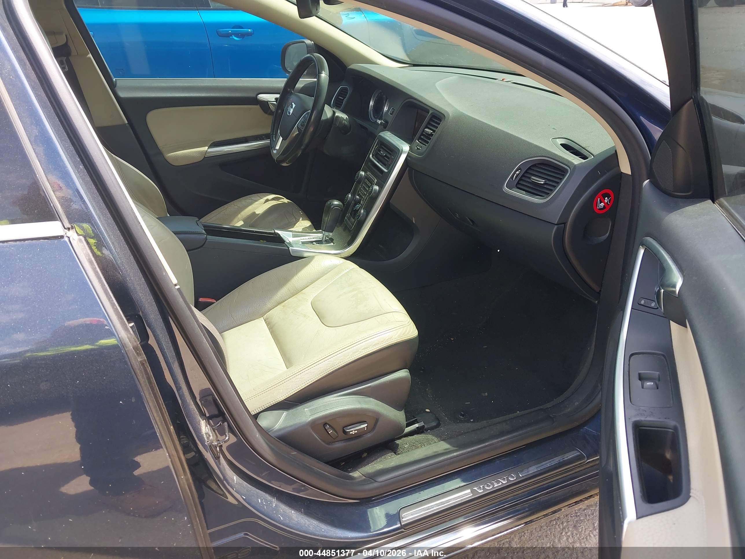 VOLVO S60 image 5