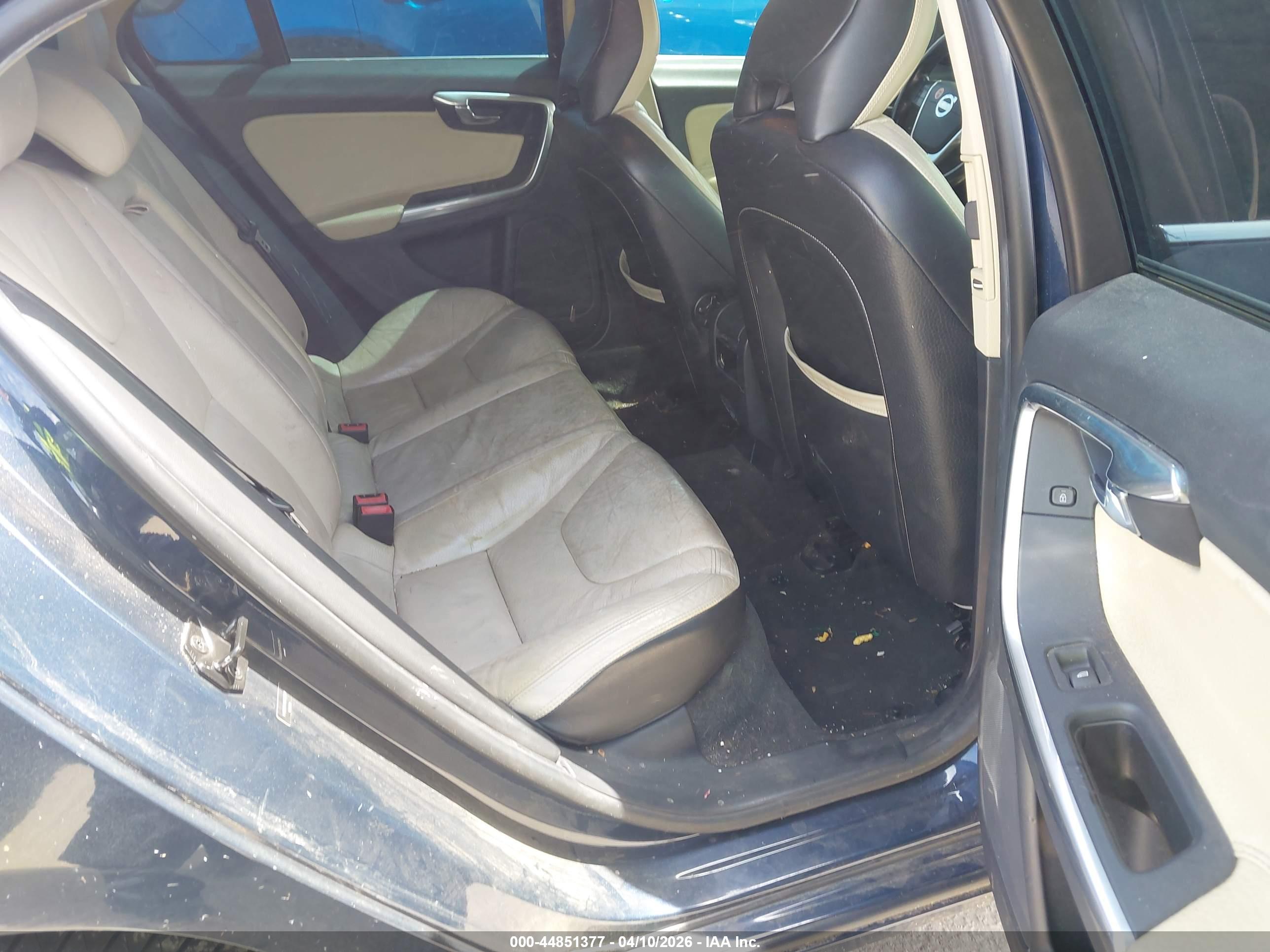 VOLVO S60 image 8