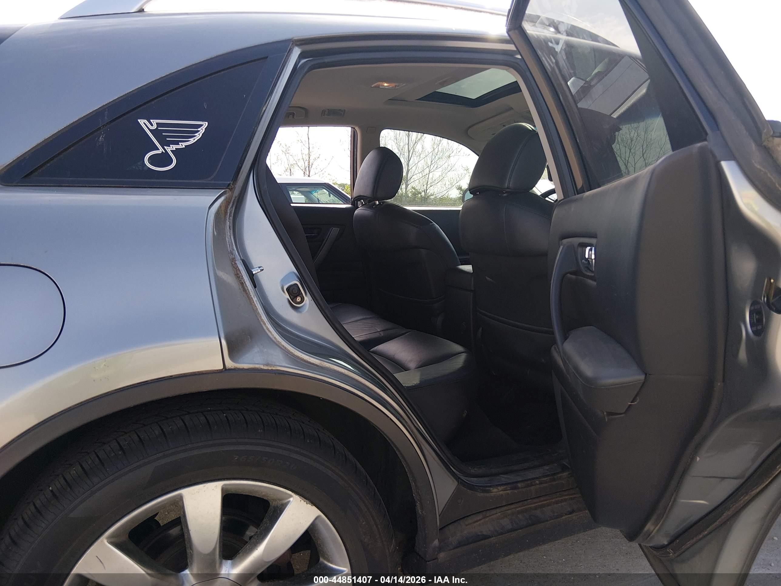 INFINITI FX35 image 8