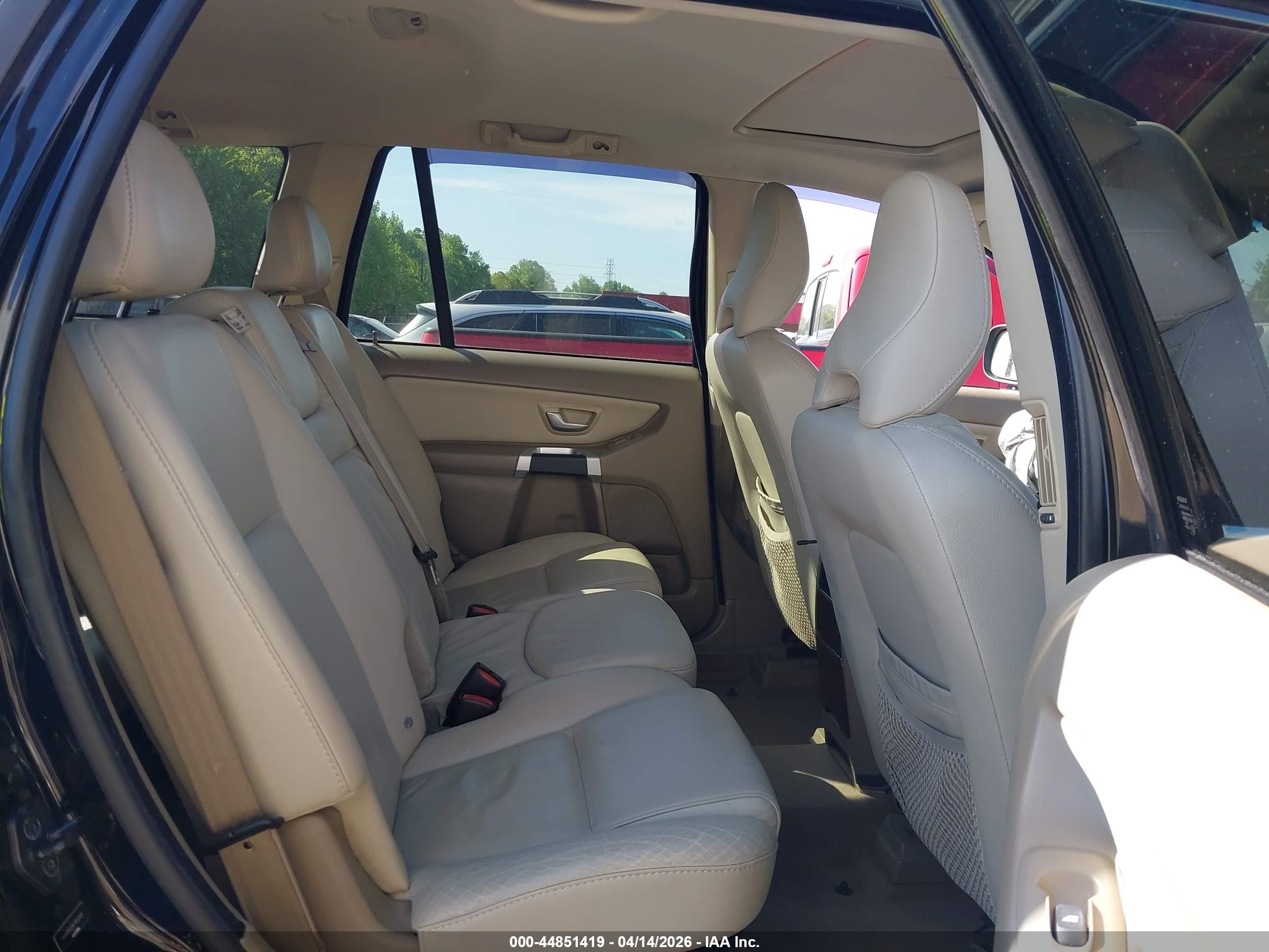 VOLVO XC90 image 8