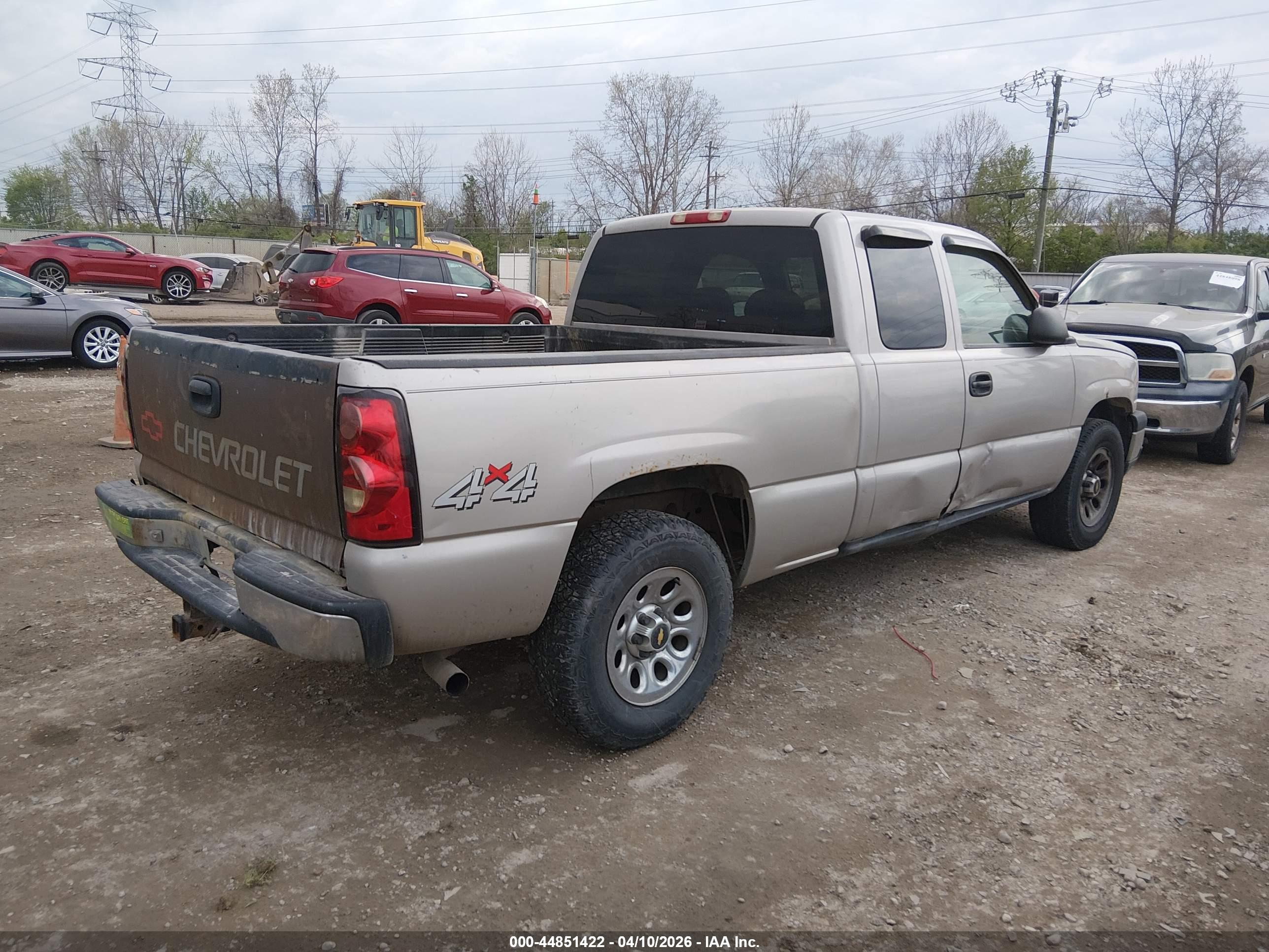CHEVROLET SILVERADO image 4