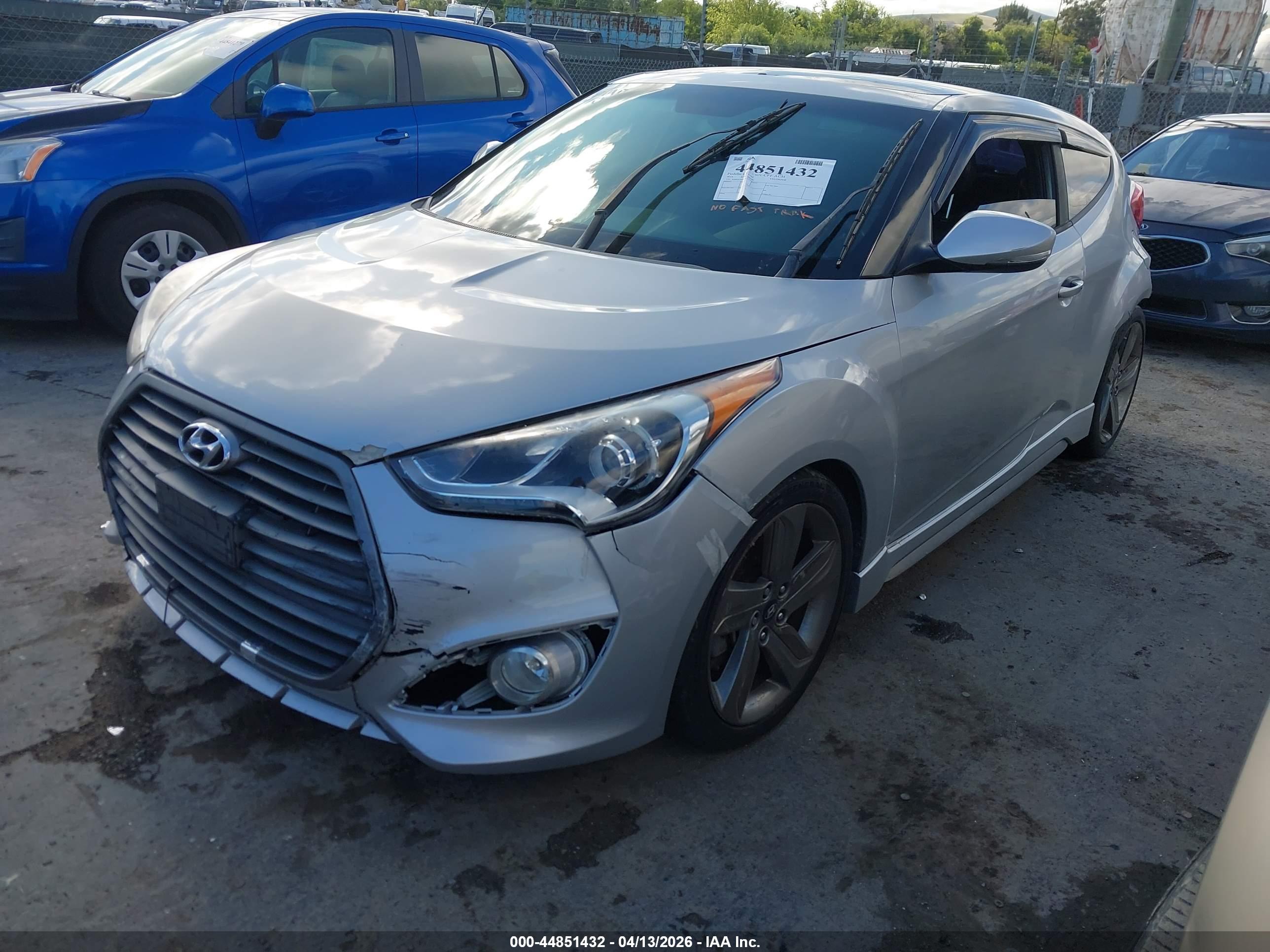 HYUNDAI VELOSTER image 2
