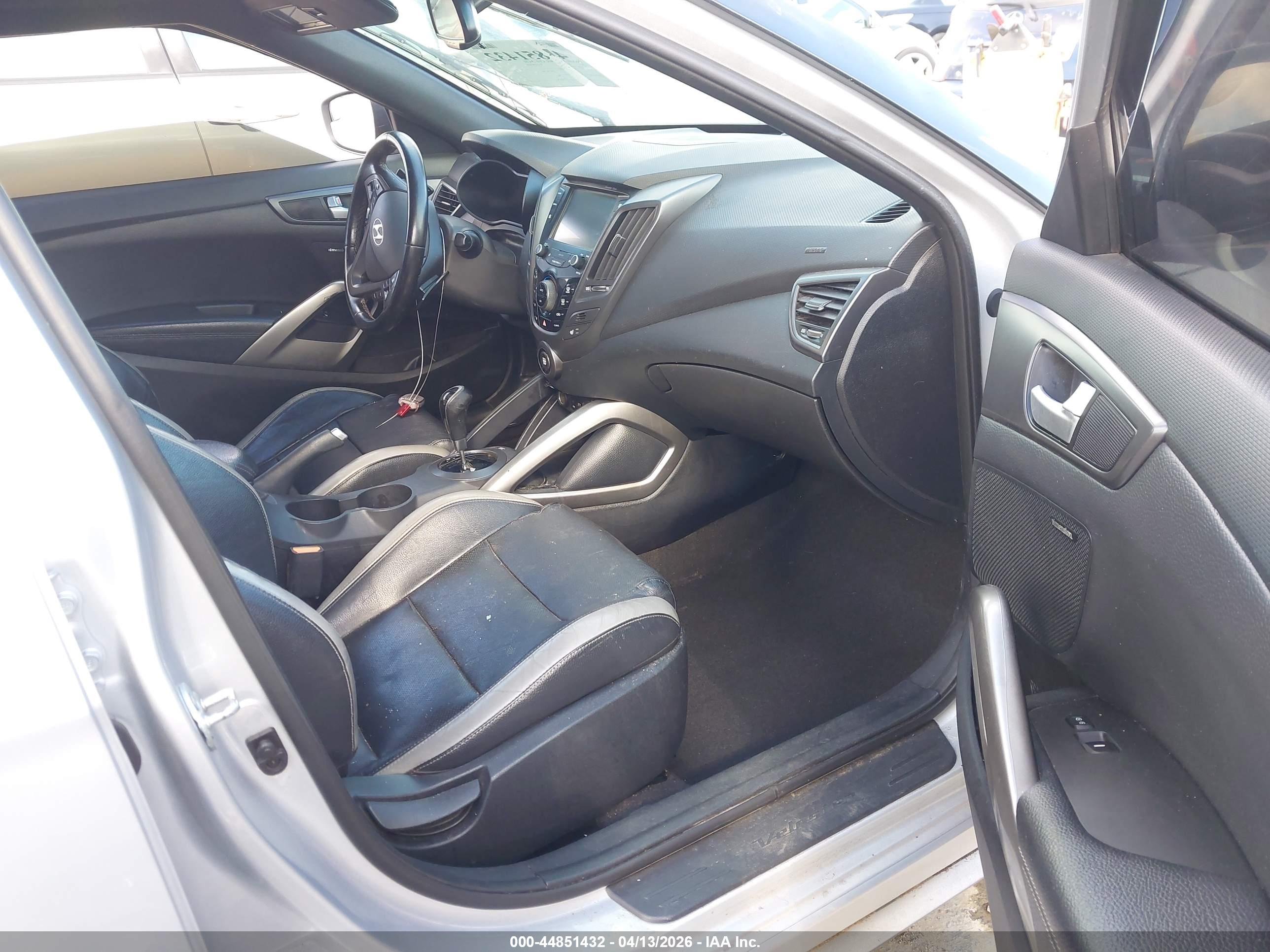 HYUNDAI VELOSTER image 5
