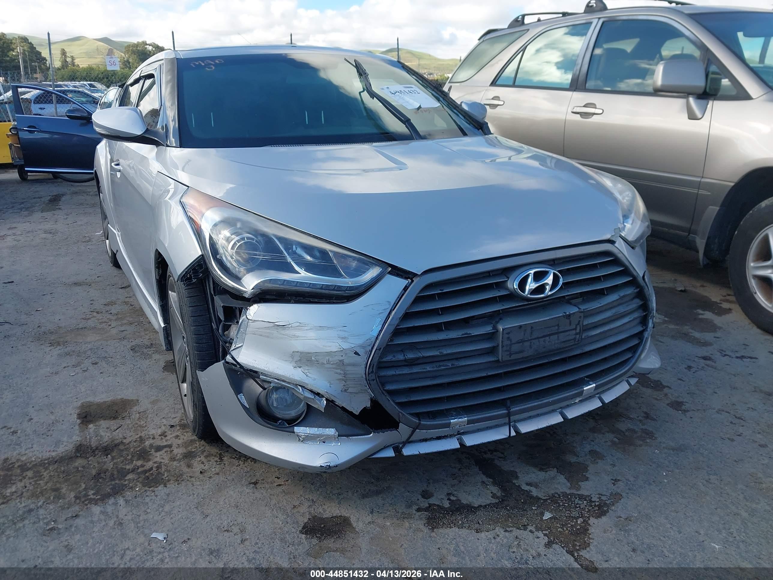 HYUNDAI VELOSTER image 6