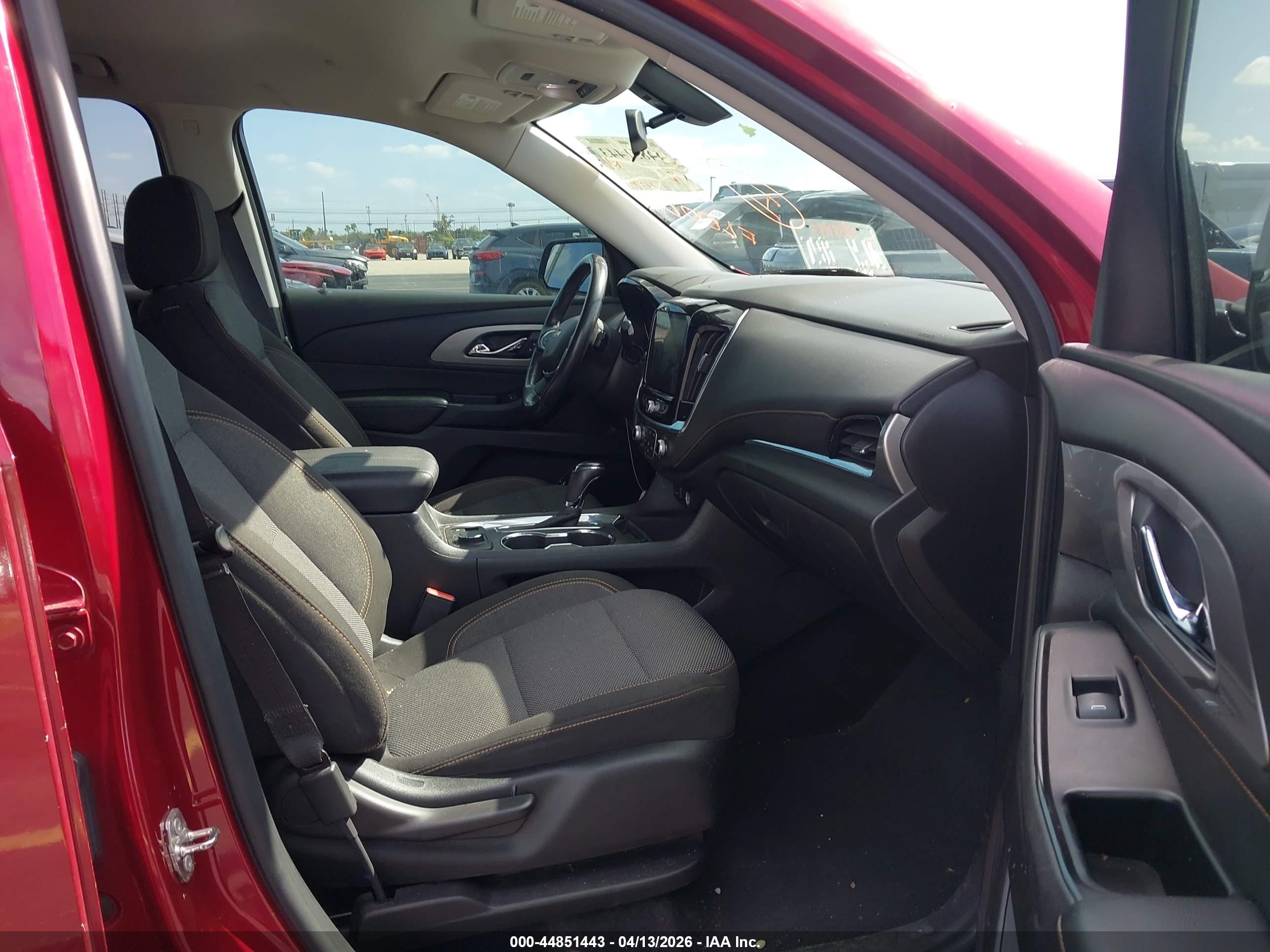 CHEVROLET TRAVERSE image 5