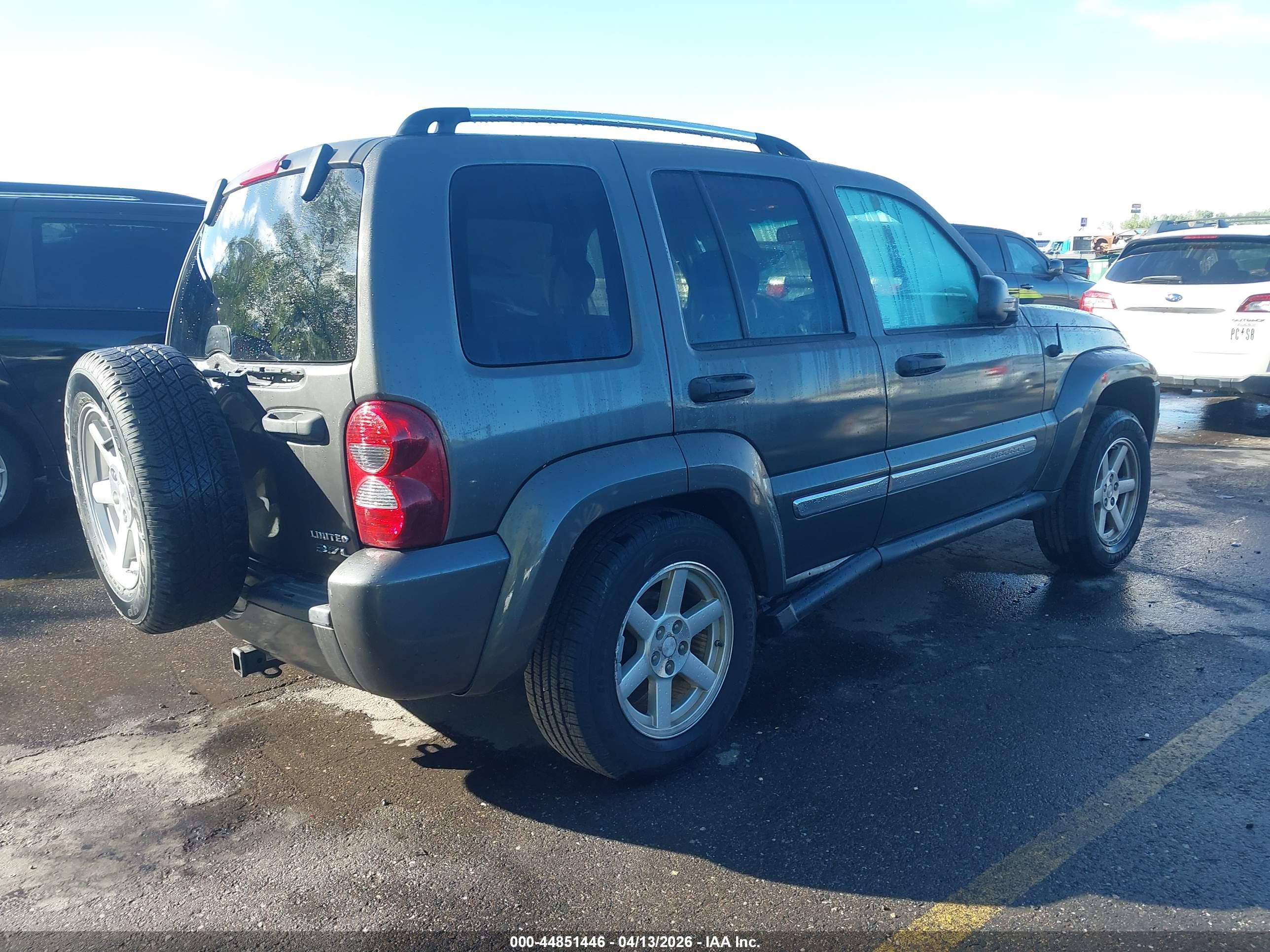 JEEP LIBERTY image 4