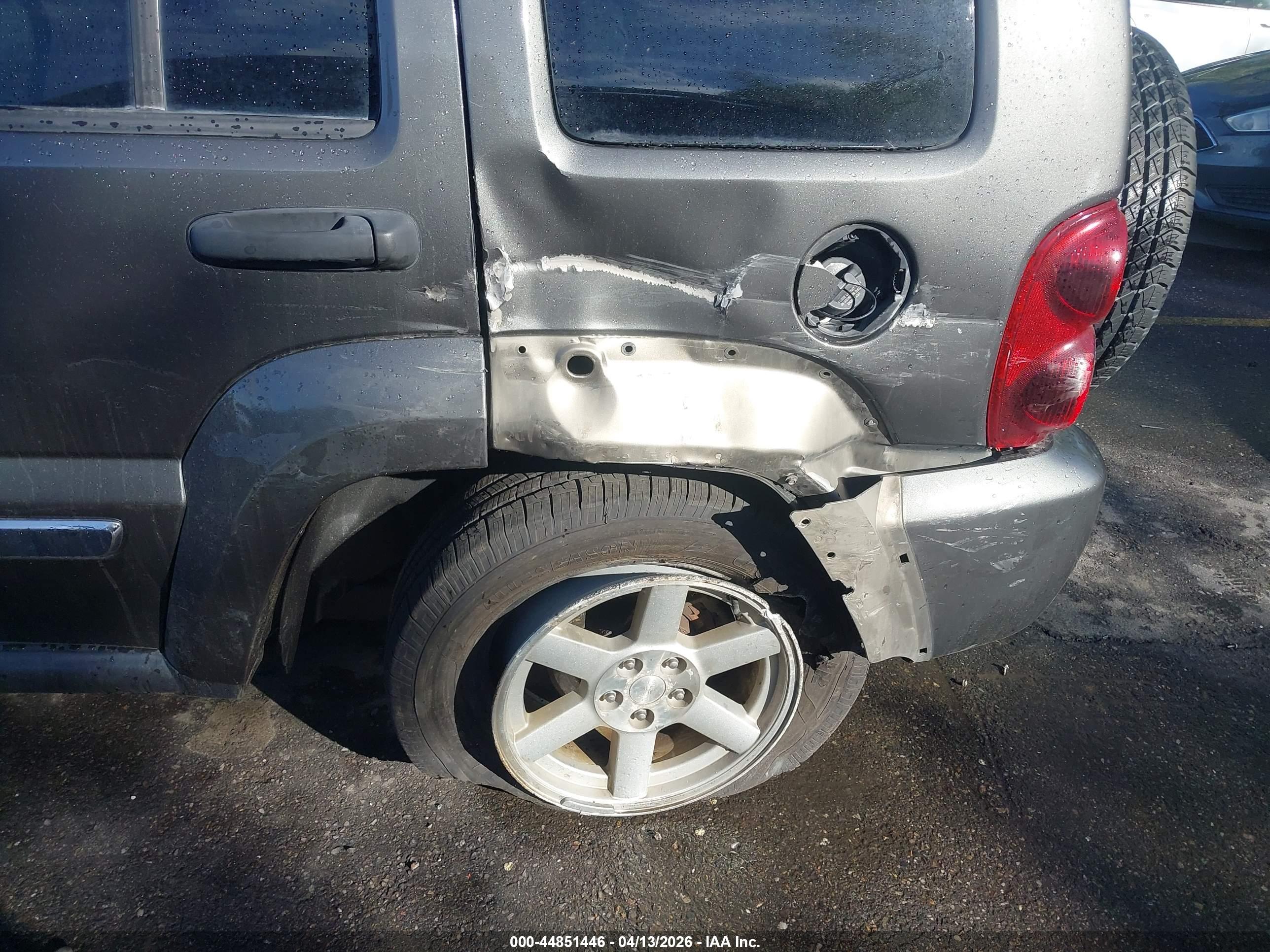 JEEP LIBERTY image 6