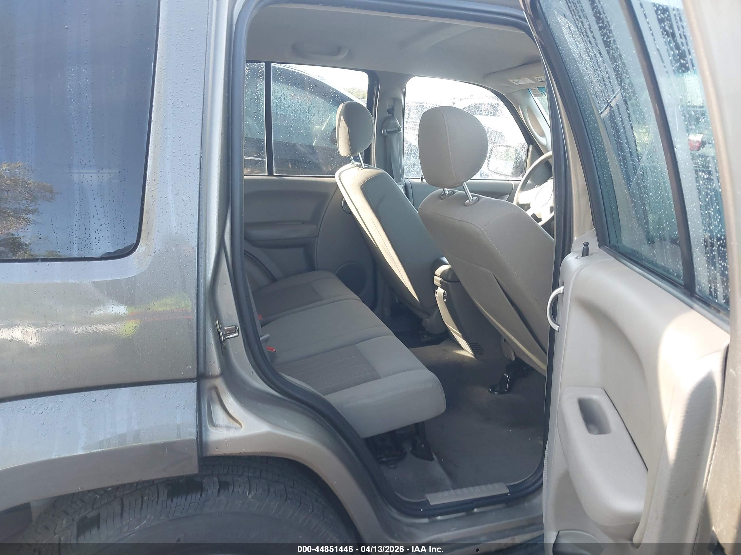 JEEP LIBERTY image 8