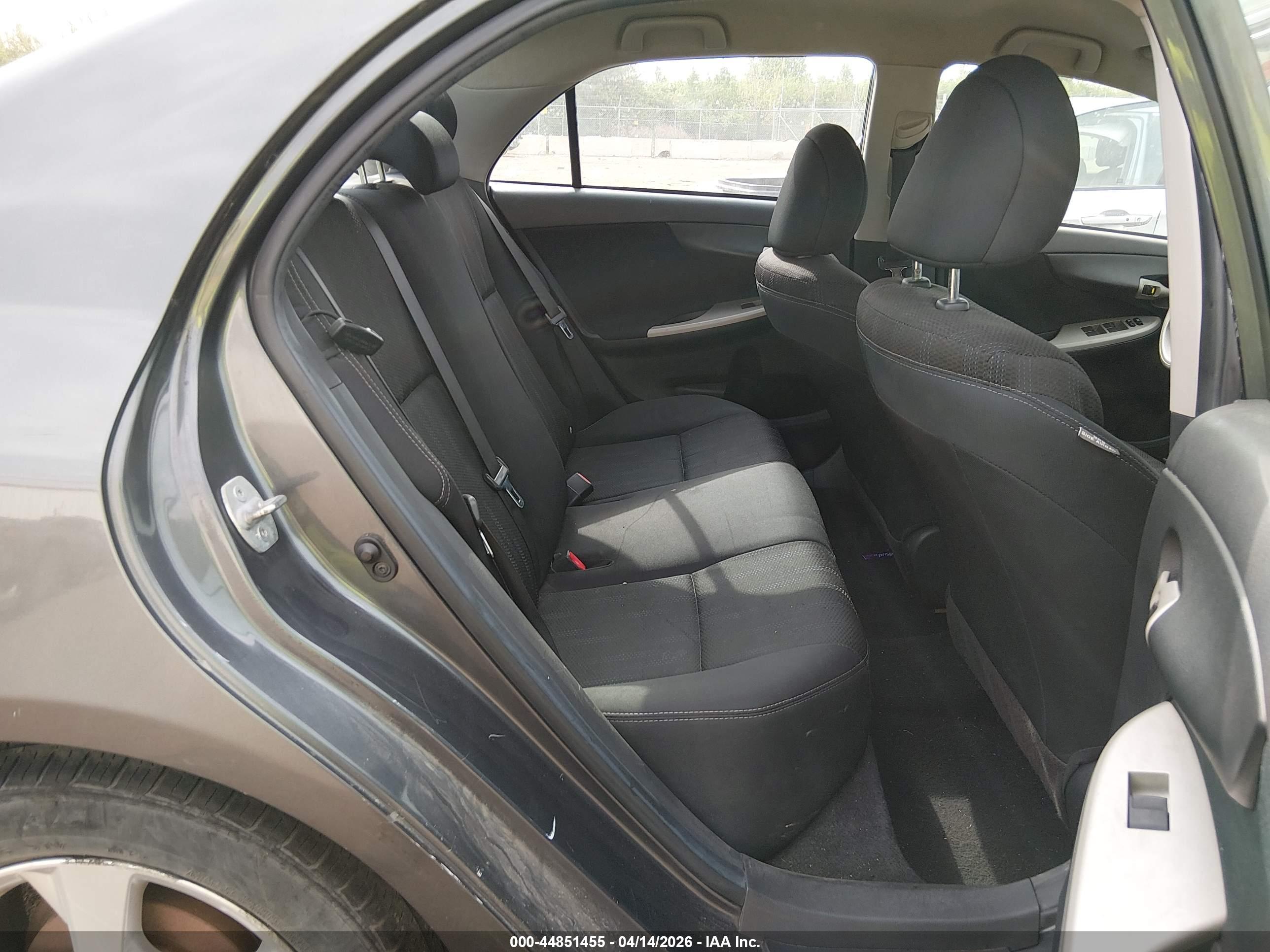 TOYOTA COROLLA image 8