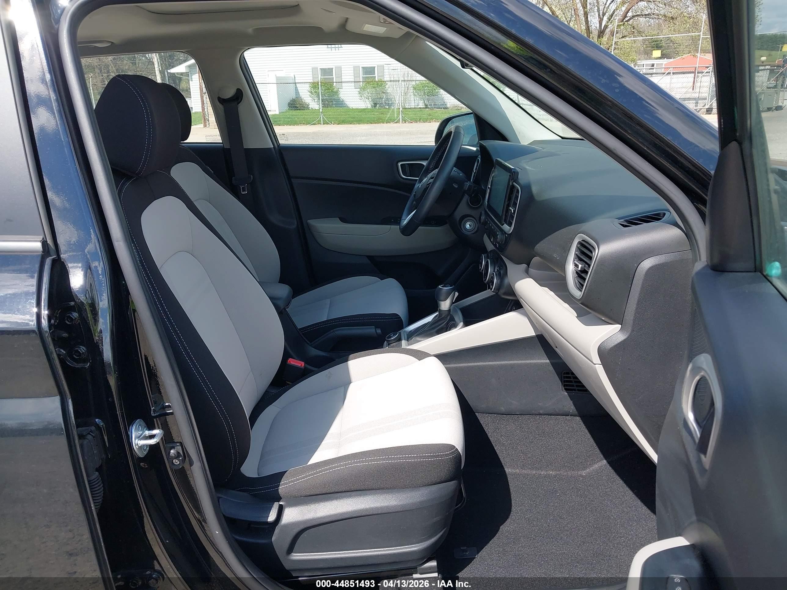 HYUNDAI VENUE image 5