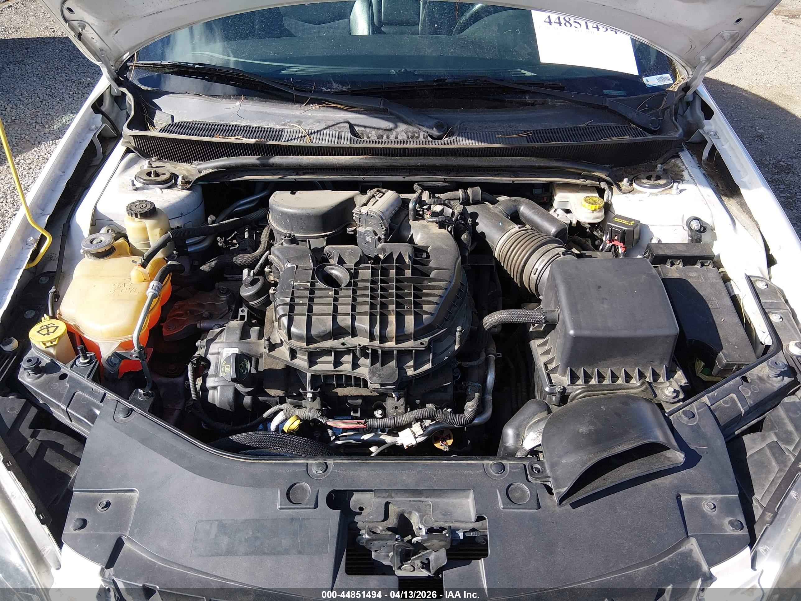 CHRYSLER 200 image 10