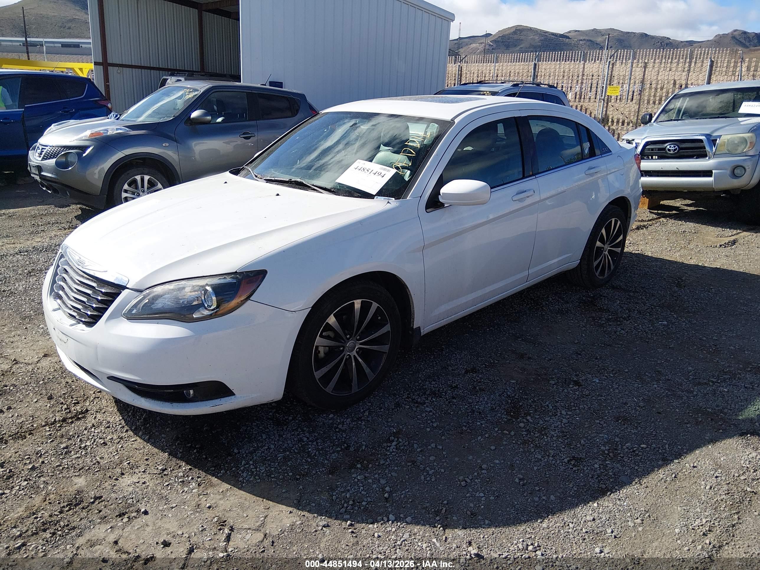 CHRYSLER 200 image 2