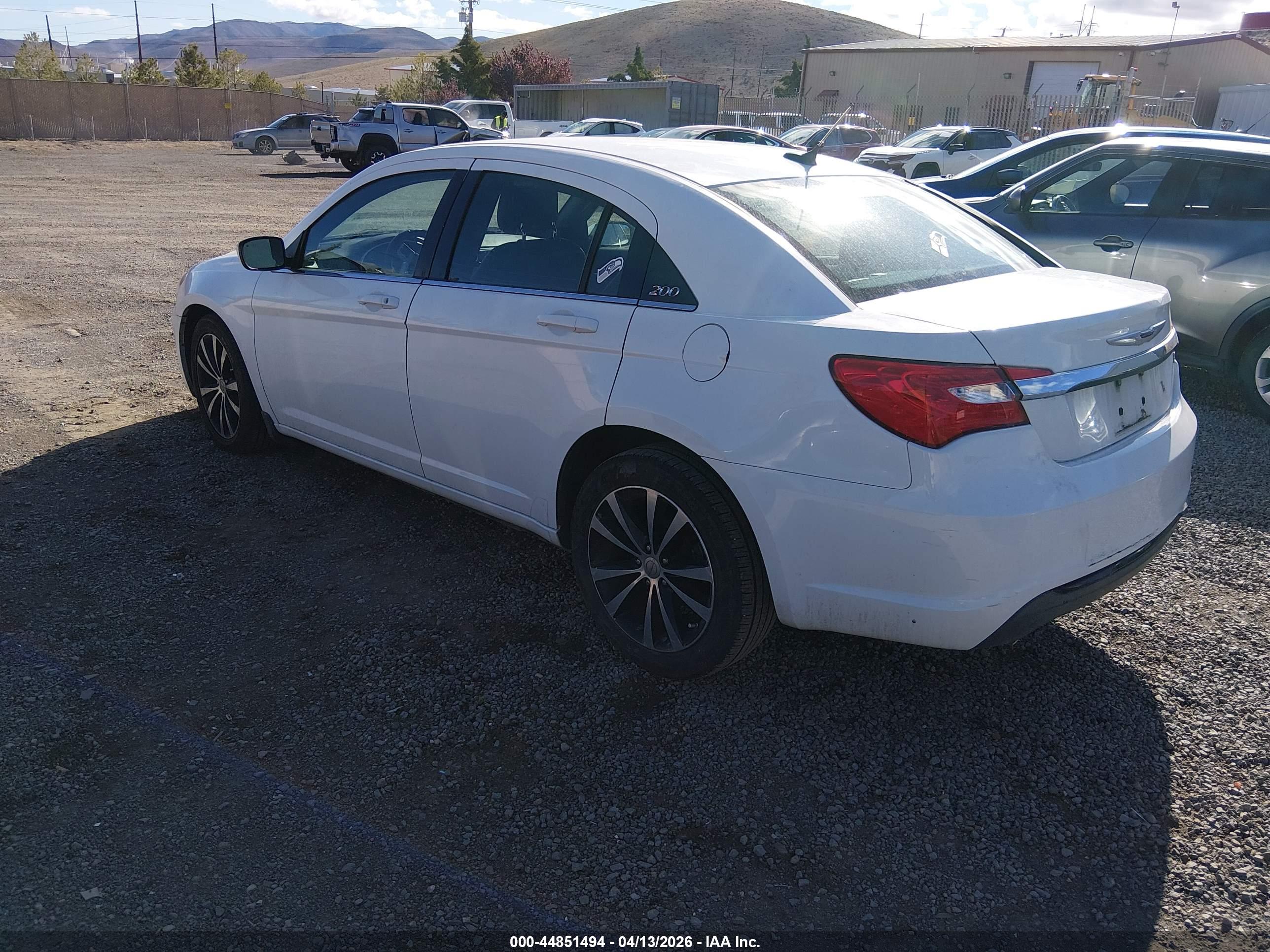 CHRYSLER 200 image 3
