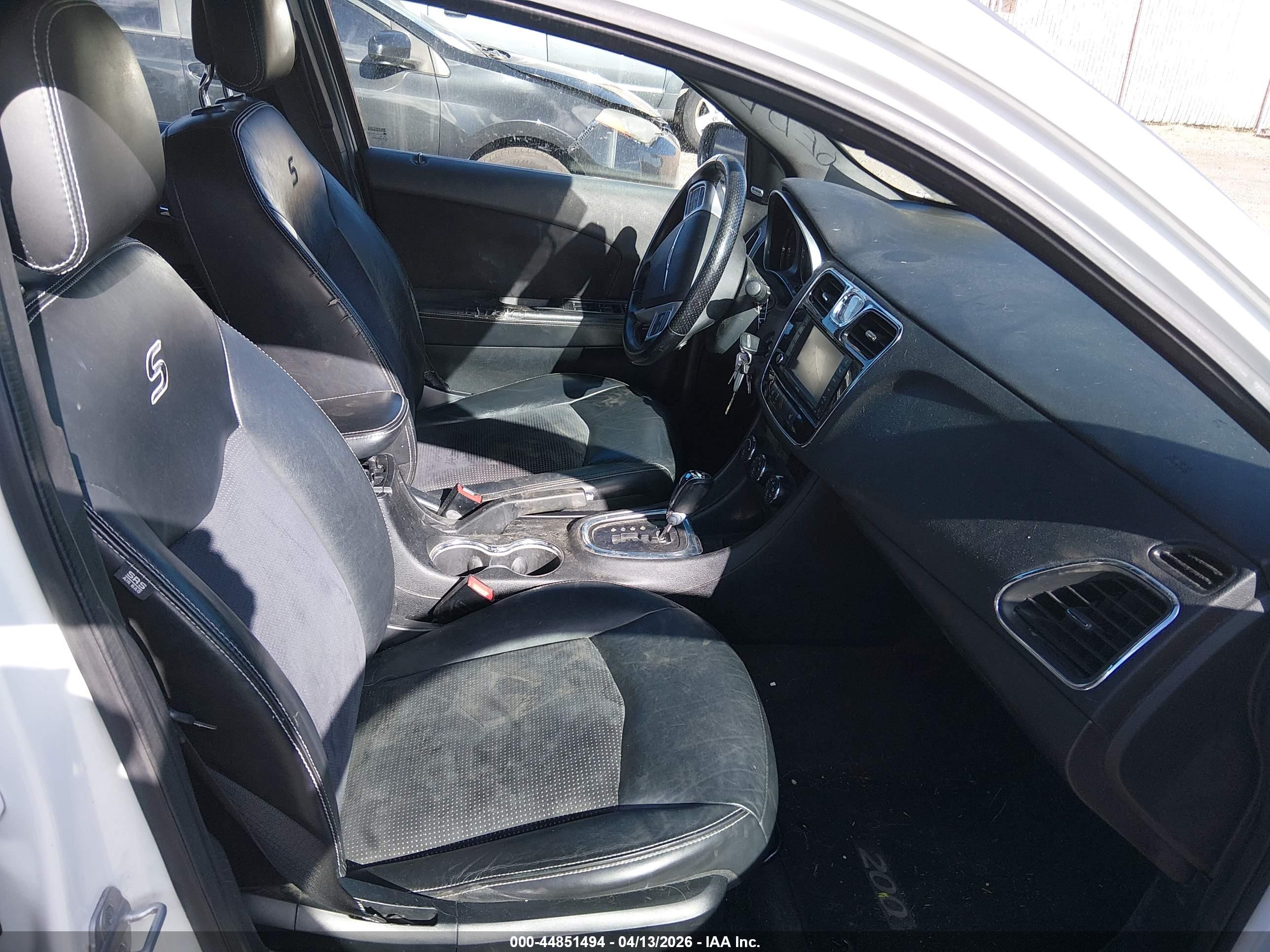 CHRYSLER 200 image 5