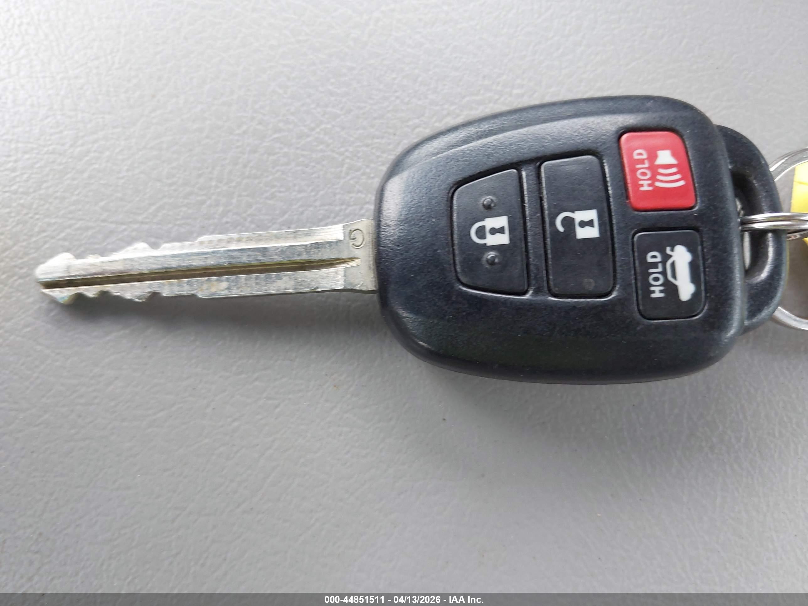 TOYOTA CAMRY image 11