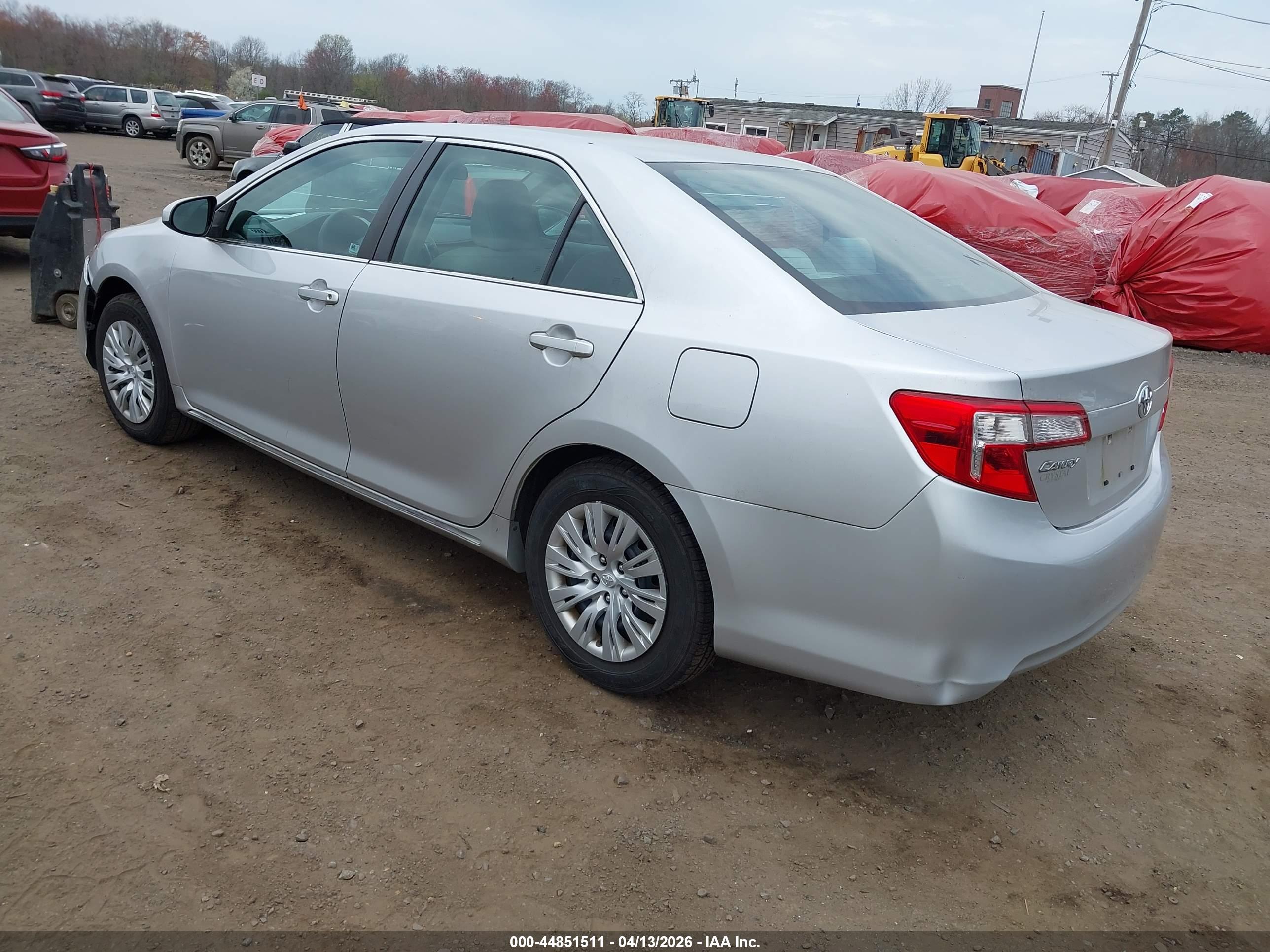 TOYOTA CAMRY image 3