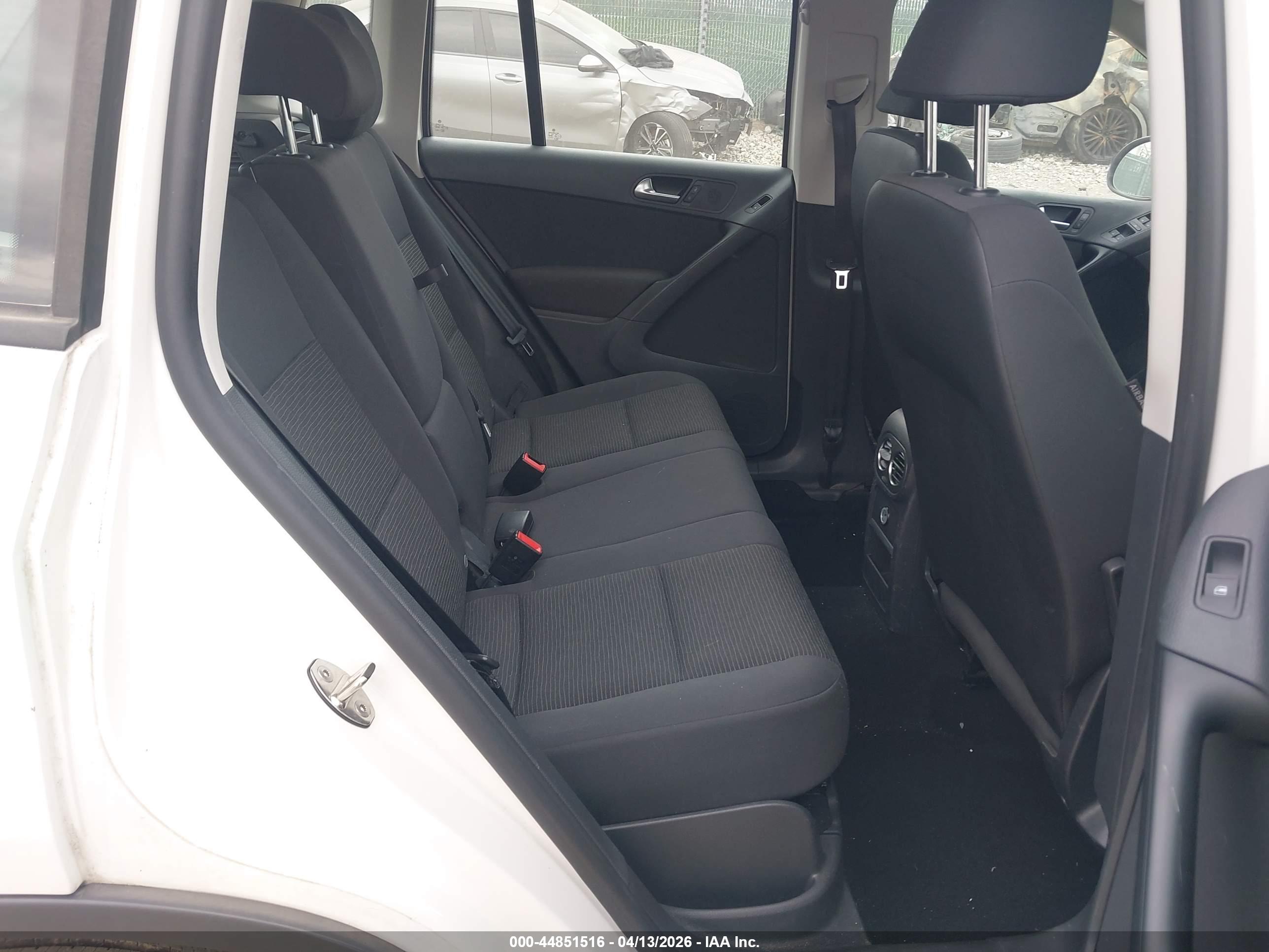 VOLKSWAGEN TIGUAN image 8